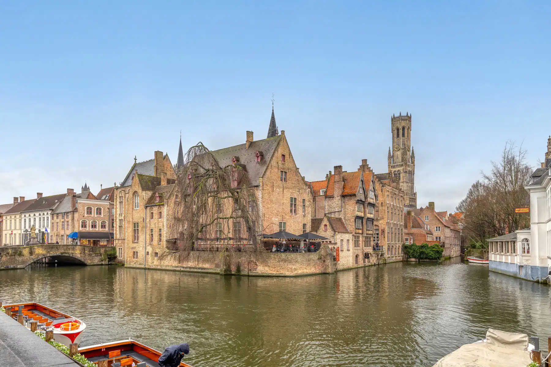 Neogotisch herenhuis op uitzonderlijke locatie foto 26