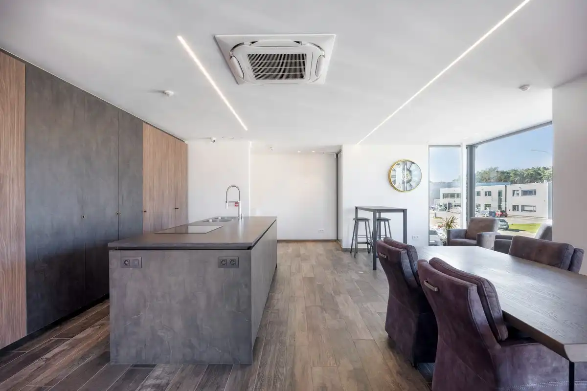 Grondig gerenoveerd KMO gebouw met magazijn en kantoorruimtes in Heverlee op een perceel van 11a19ca! – EPC -22,65 kWh/m² foto 26