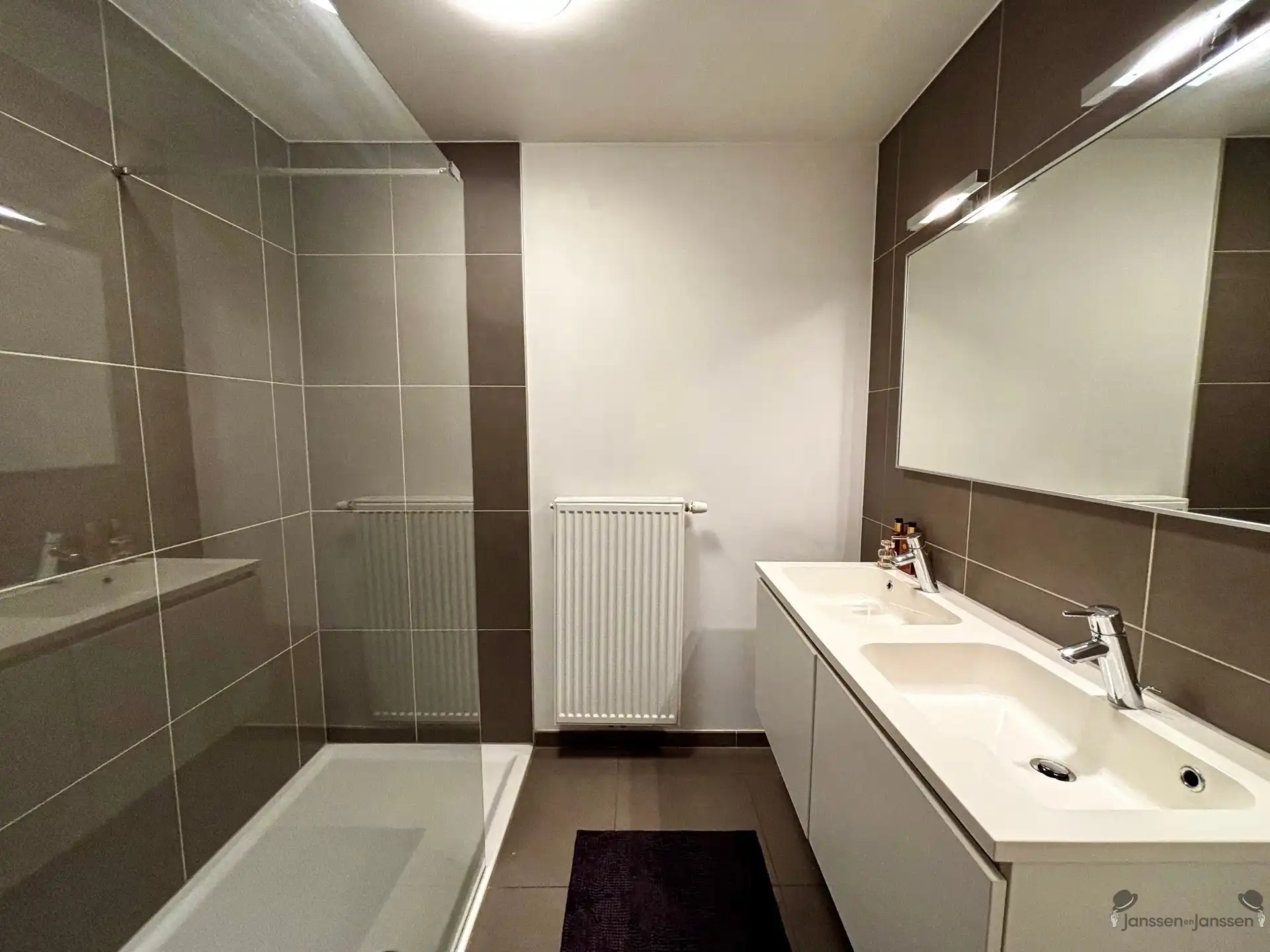 Hoekappartement met 2 slaapkamers & garage foto 9