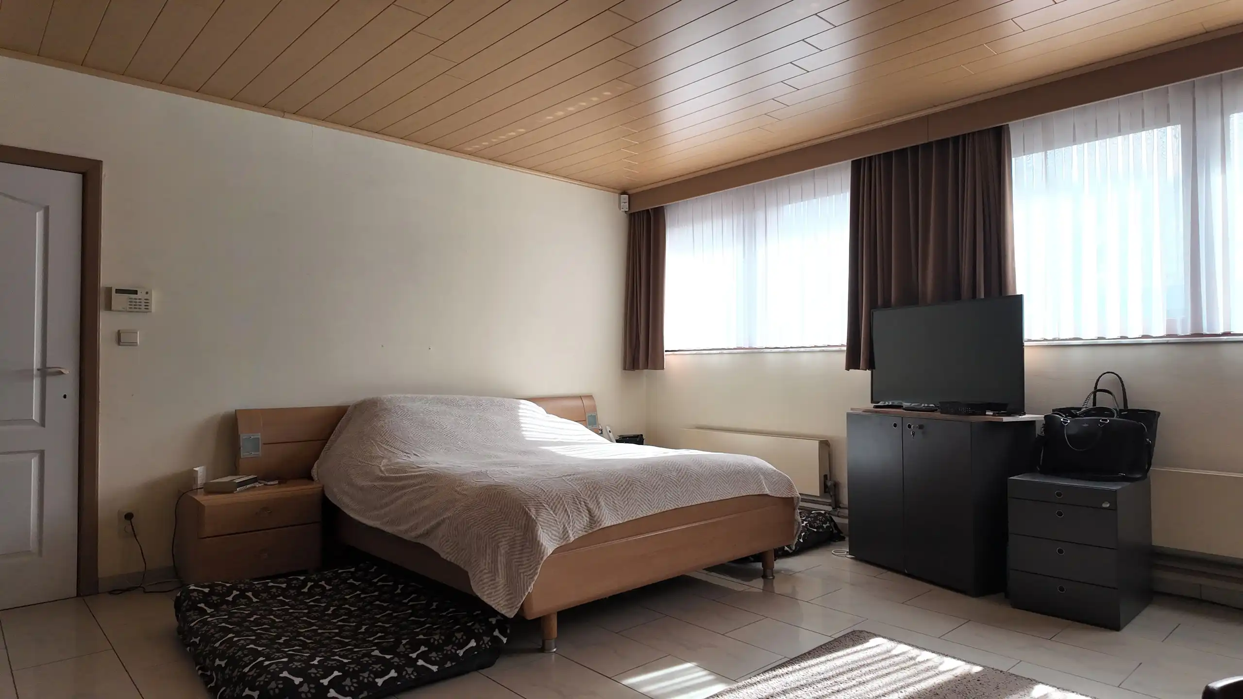 TE KOOP: RUIME WONING MET ACHTERLIGGENDE LOODS IN ZUTENDAAL foto 8