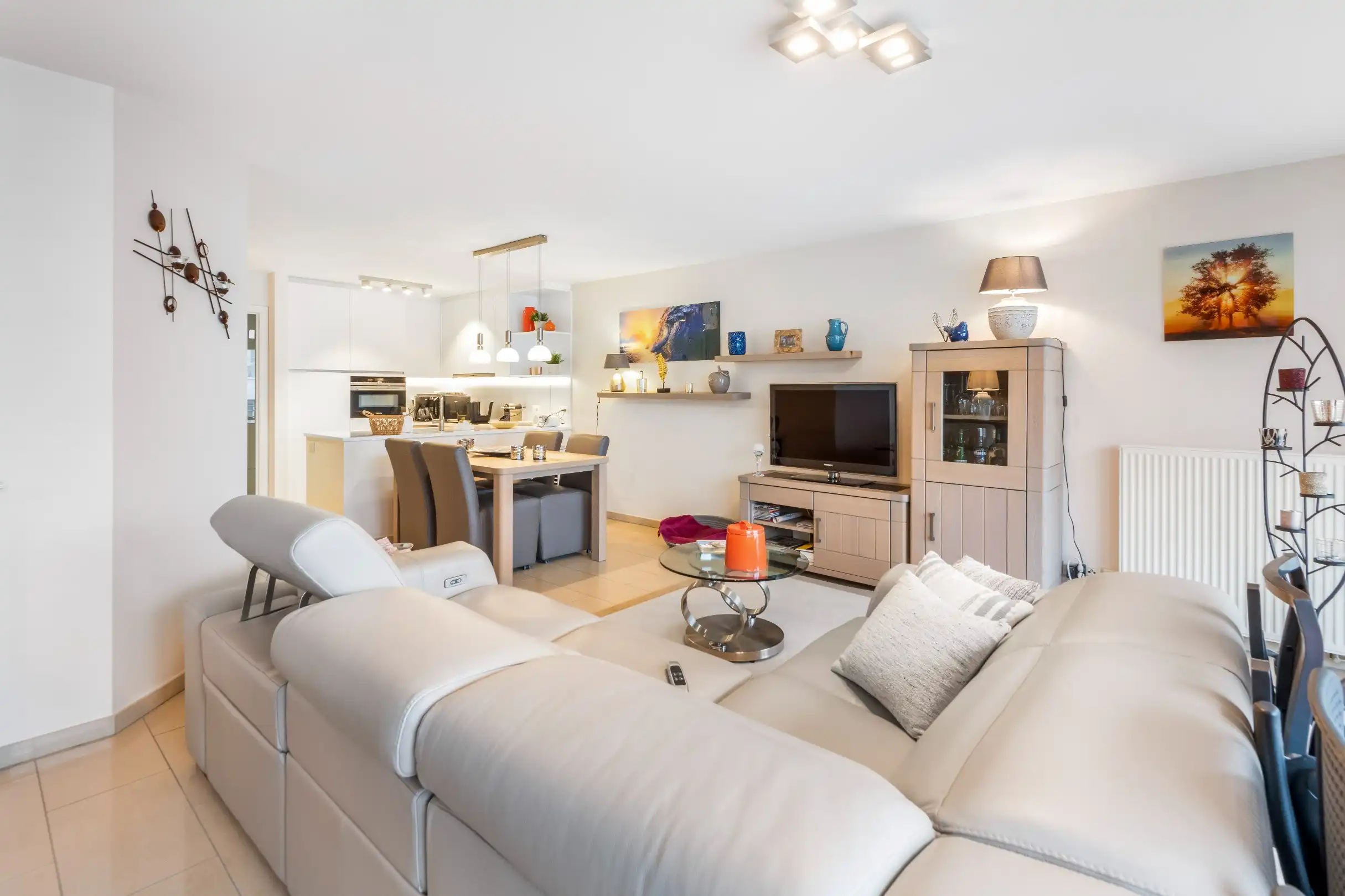 Aangenaam appartement gelegen in een kleine residentie op de Lippenslaan vlakbij de Zeedijk. foto 2