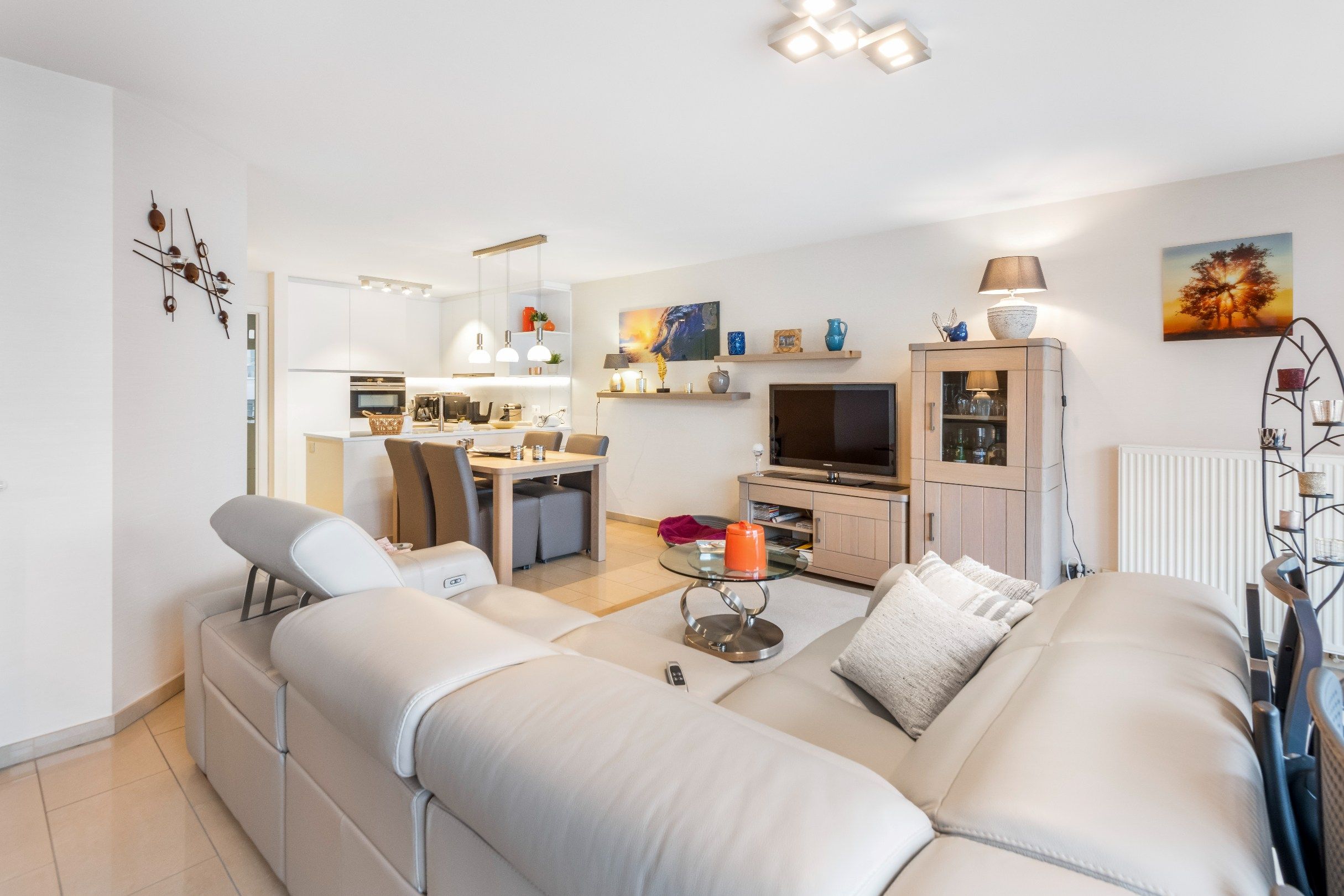 Aangenaam appartement gelegen in een kleine residentie op de Lippenslaan vlakbij de Zeedijk. foto 2