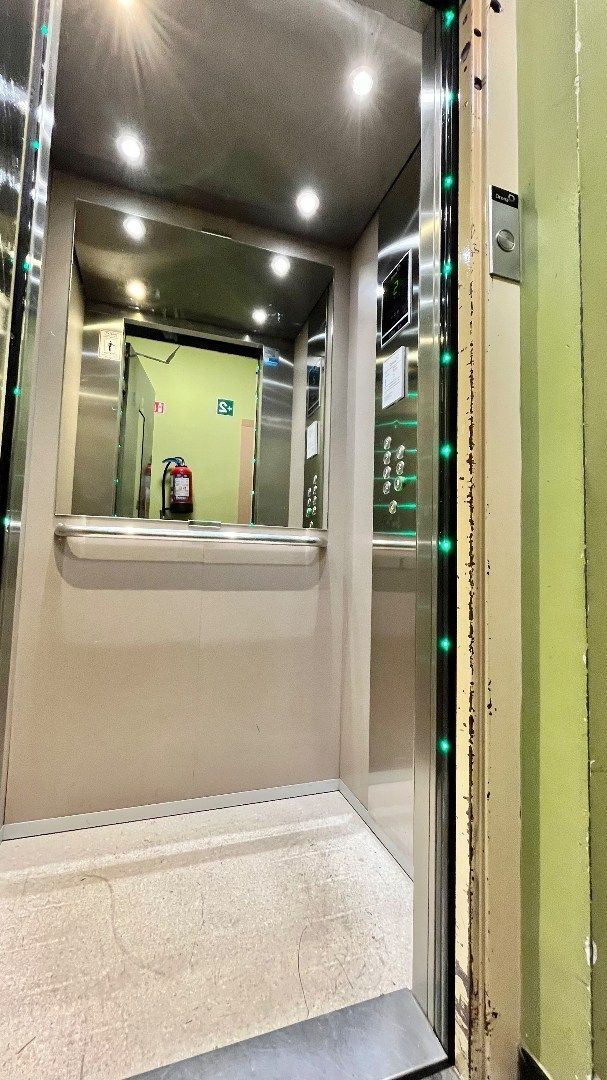 Verhuurde studio (31m²)met open zicht op het station foto 15