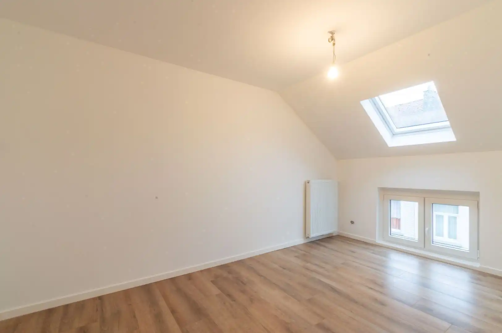 ZEER RUIME, VOLLEDIG GERENOVEERDE WONING (EPC: B) ! foto 7