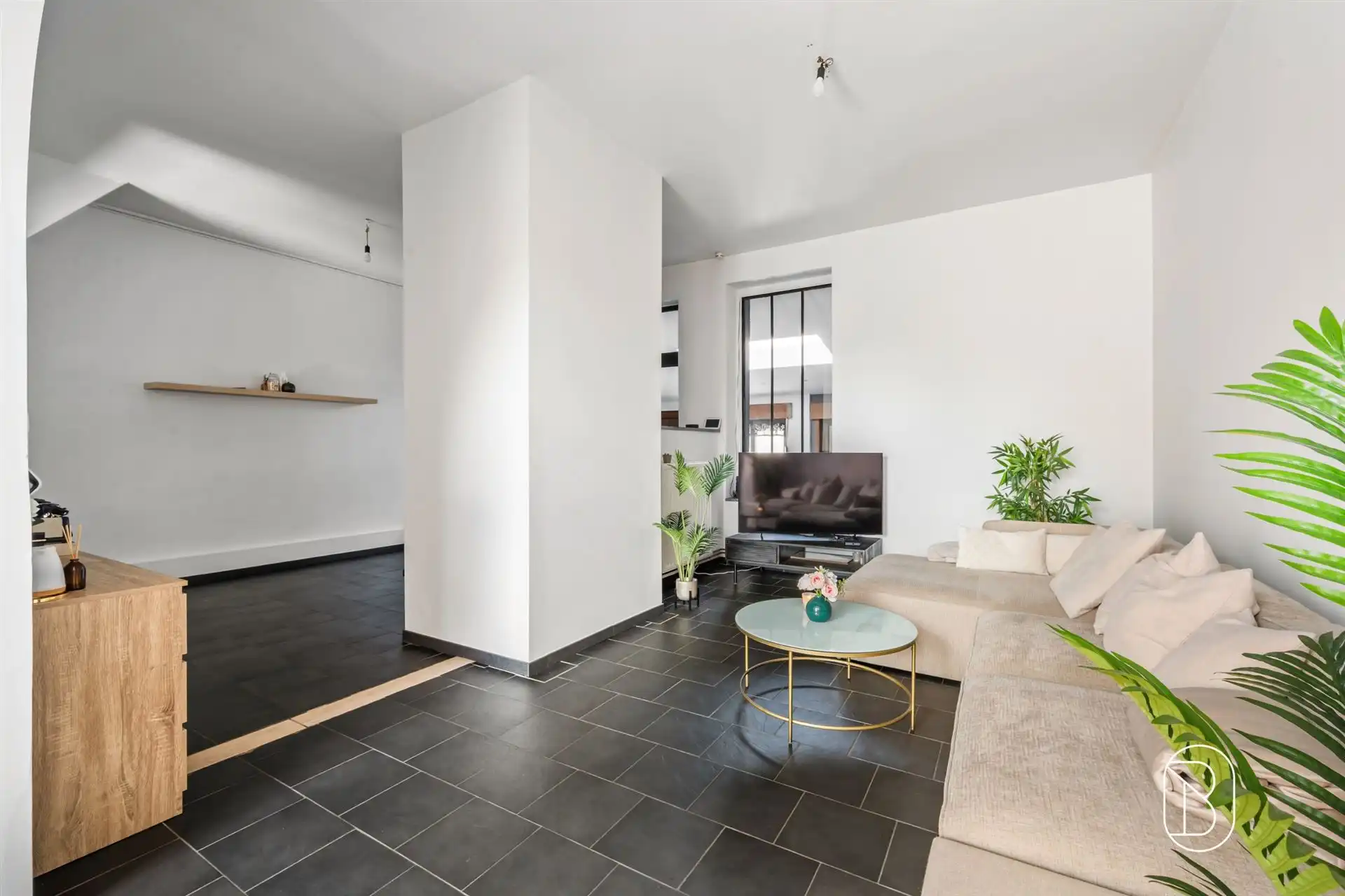 Charmante instapklare woning met 4 slk.  foto 2