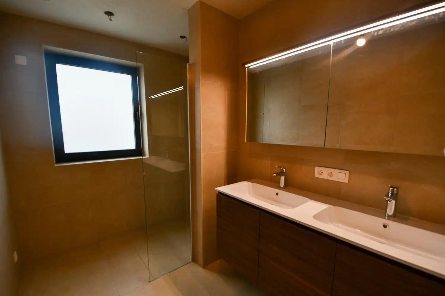 Instapklare nieuwbouwwoning met 4 slaapkamers en hoge afwerkingsgraad foto 10