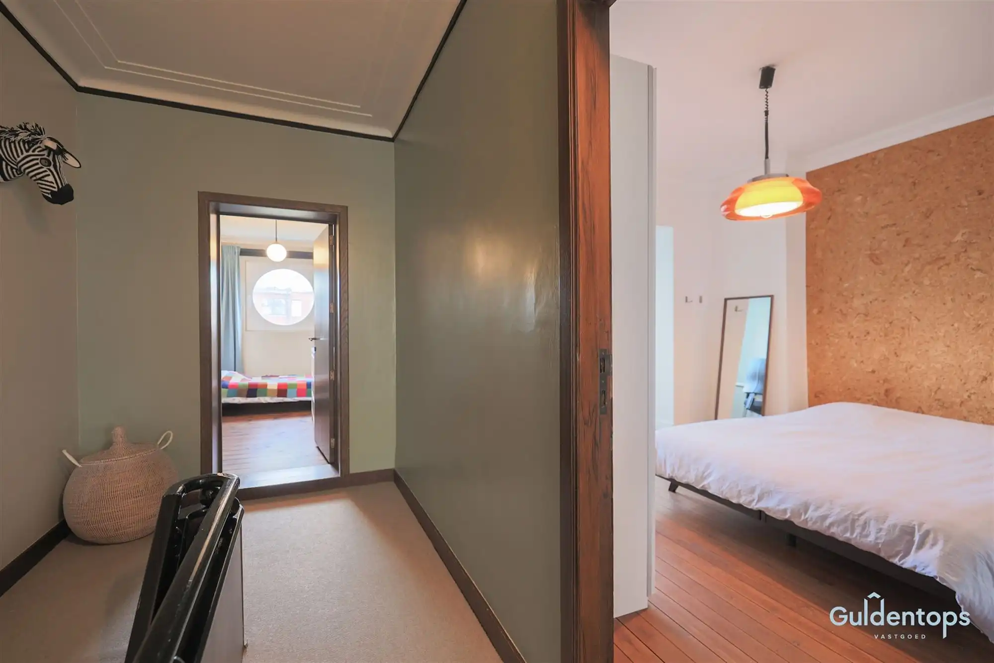 Knappe goed gelegen architectenwoning met mooie tuin foto 18