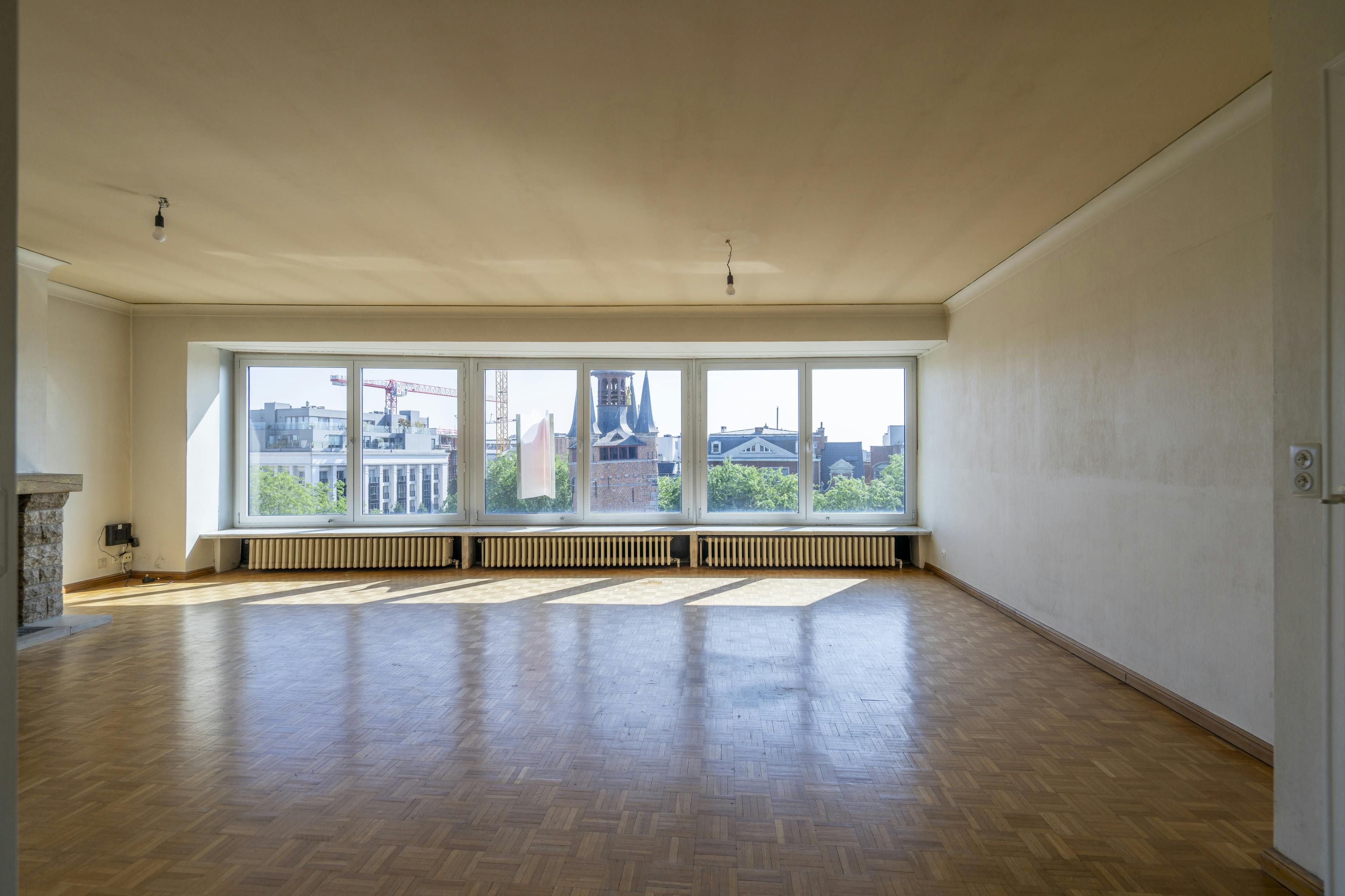 Ruim Appartement met zicht op de Grote Markt van Kortrijk foto 7