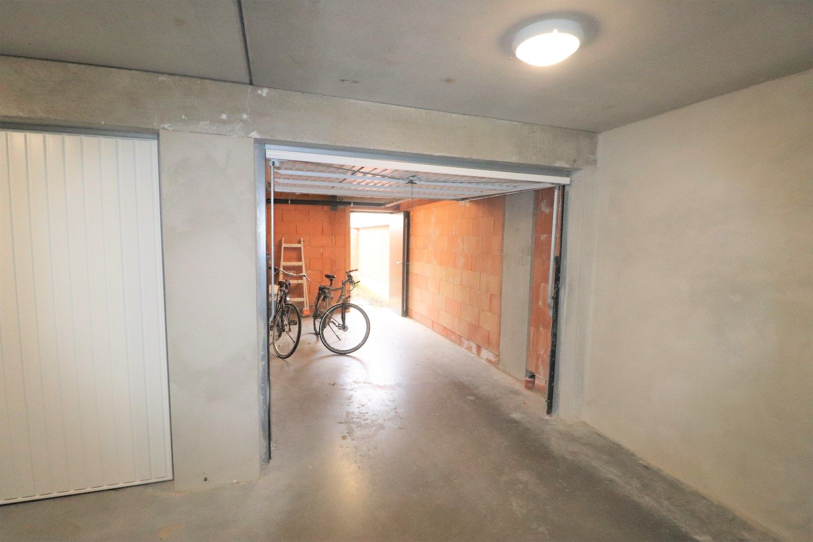 Leuke stadswoning met garage foto 16