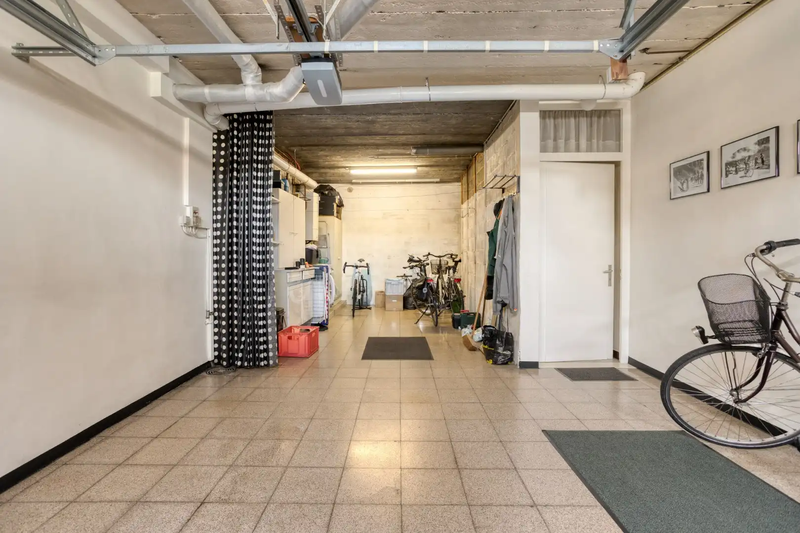 Appartement met 2 slaapkamers en ruime garage! foto 13