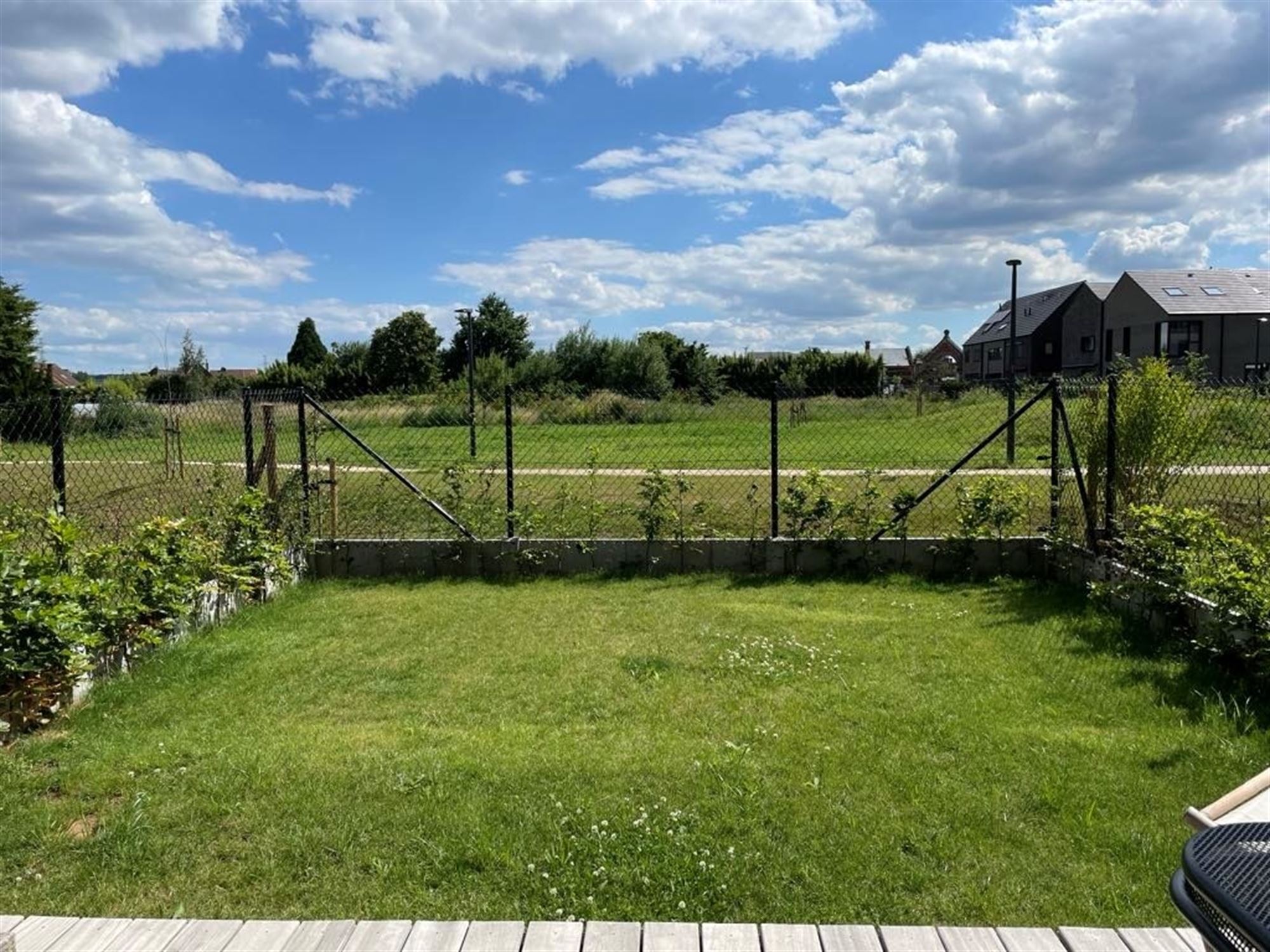 Nieuwbouwappartement met parkeerplaats, tuin en terras foto 13