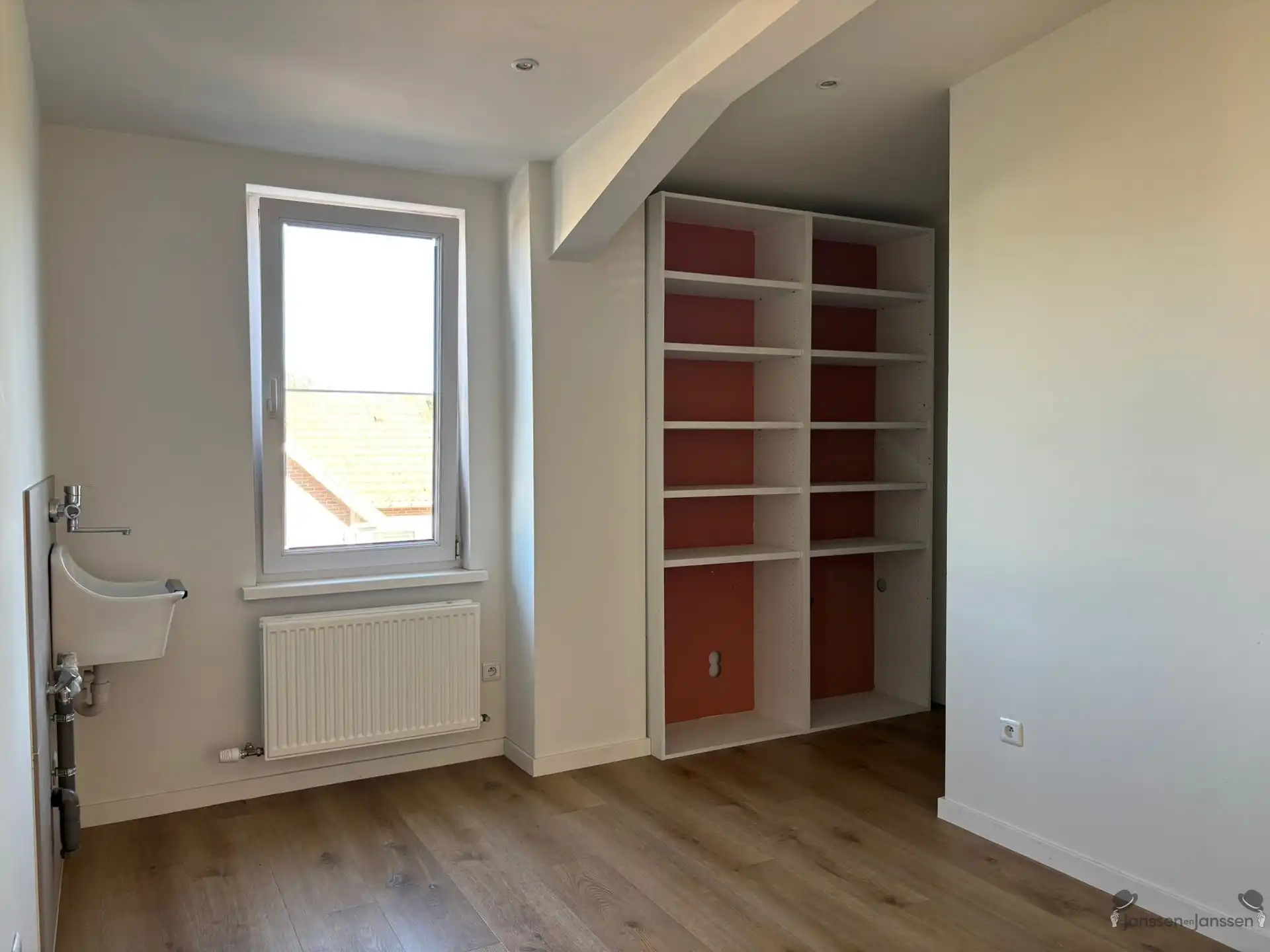 Ruim en volledig vernieuwd appartement met grote leefruimte in Sint-Lenaarts foto 18