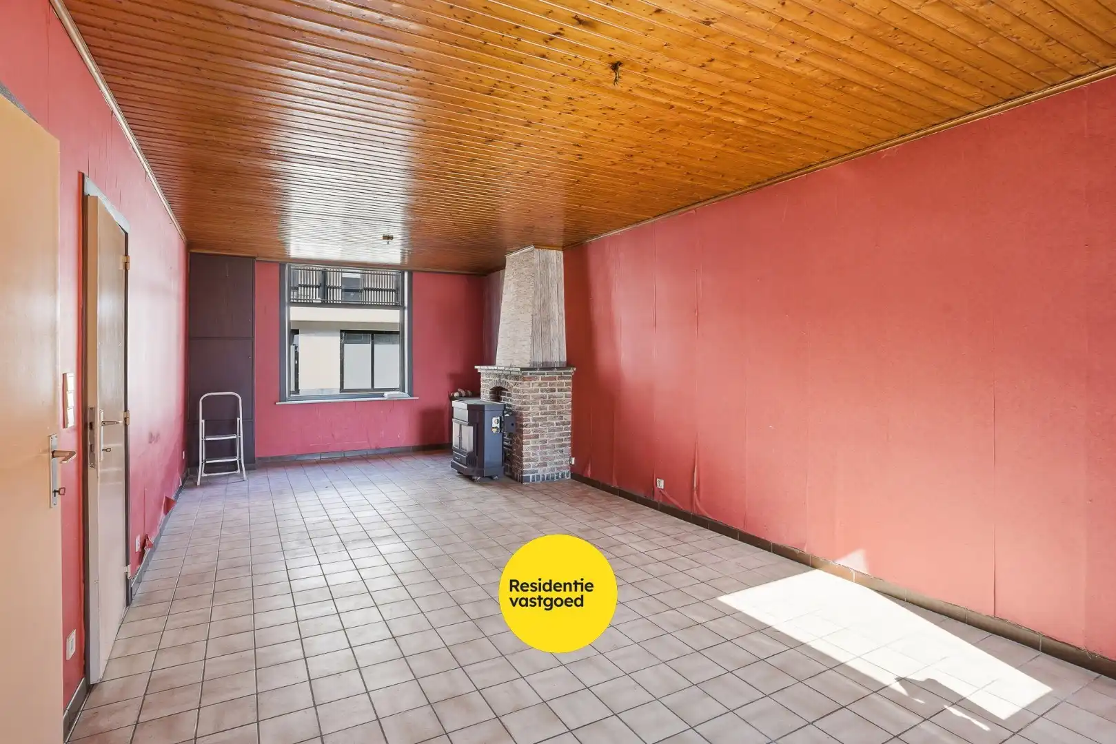 Te renoveren woning in centrum Eernegem foto 3