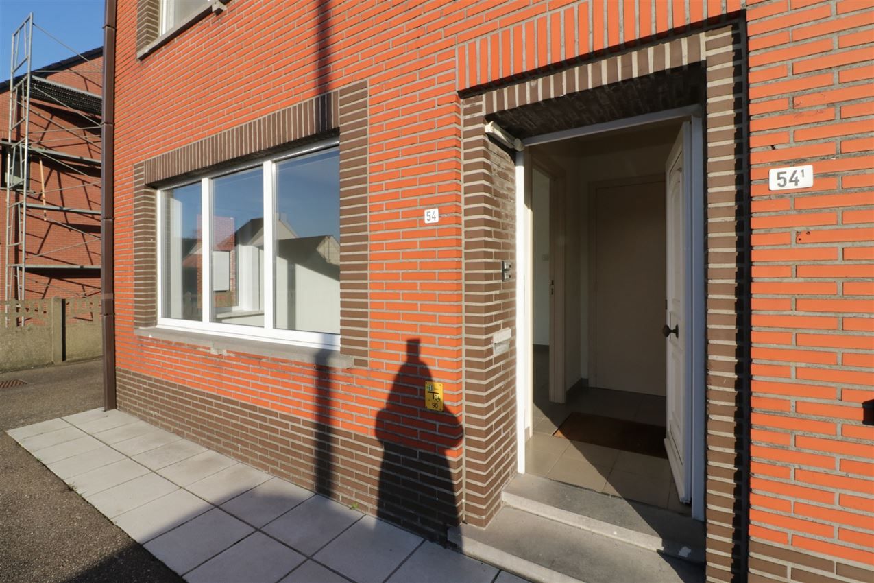 Woning met 2 slpk, terras, autostaanplaats onder de carport foto 30