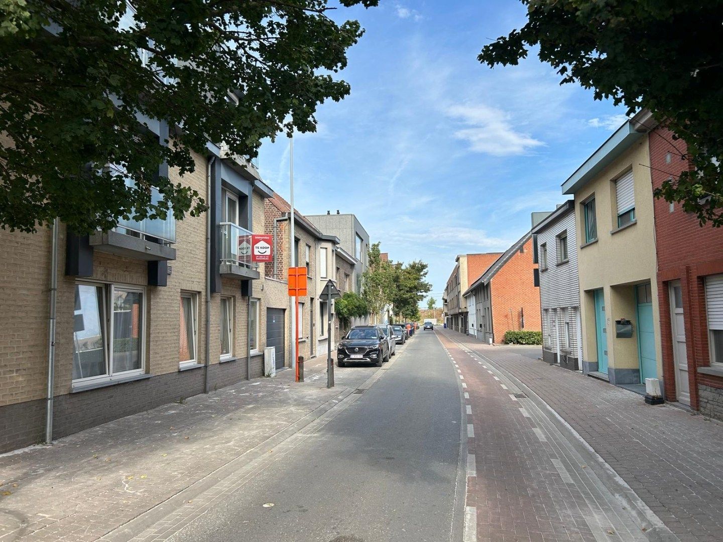 ✨ TE KOOP – 1-slaapkamer appartement in hartje Waregem ✨ foto 2