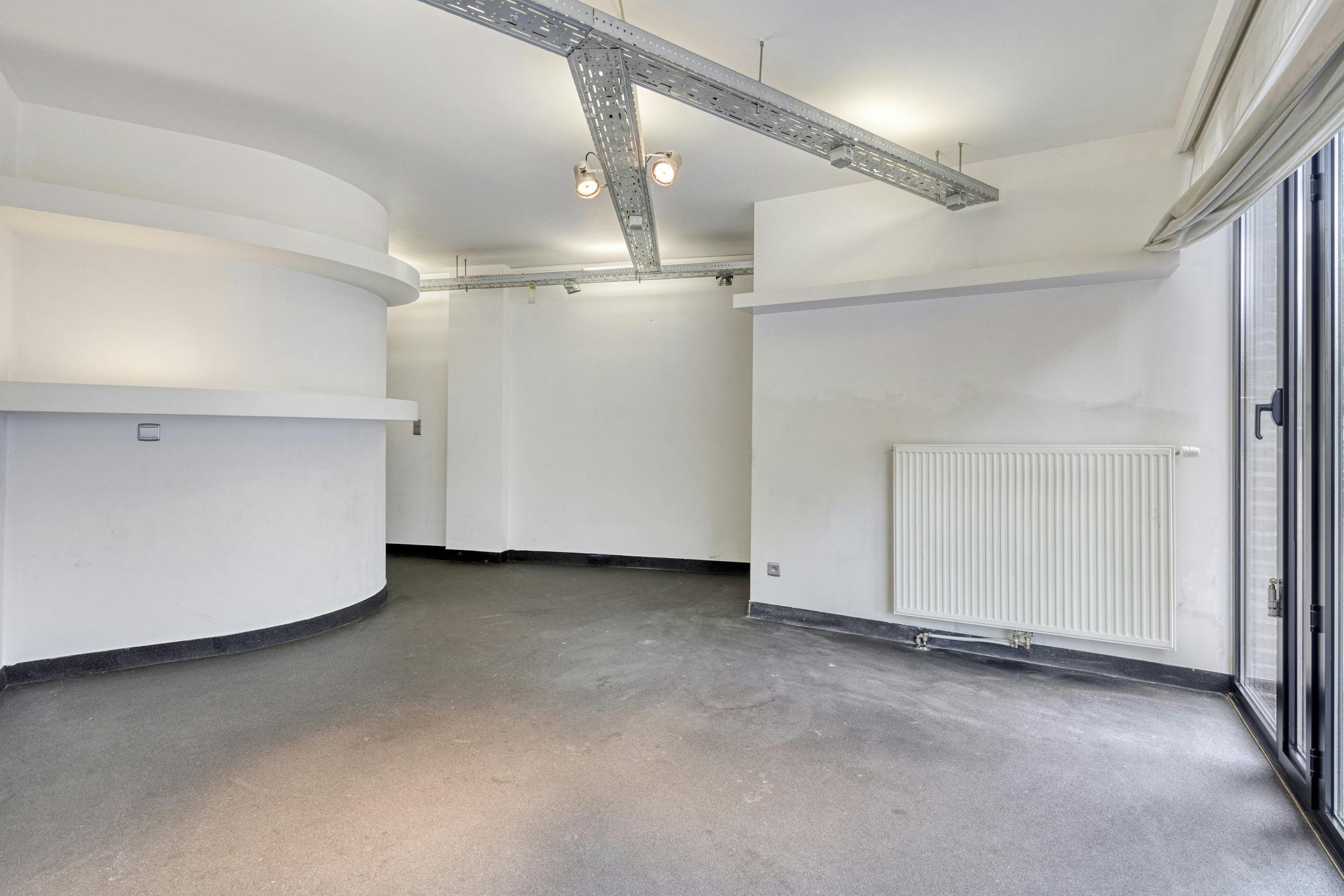 Studio met praktijk- of bureelruimte te Borgerhout foto 2