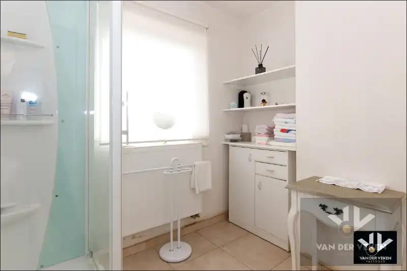 Rustig gelegen, goed onderhouden, instapklare en energiezuinige woning met veel licht en ruimte foto 12