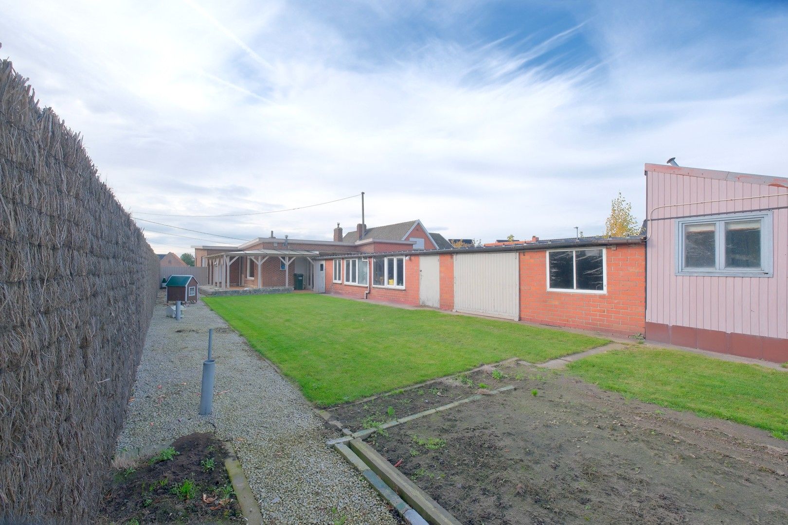 Rustig gelegen bungalow met 3 slpks en garage op 800 m²! foto 26