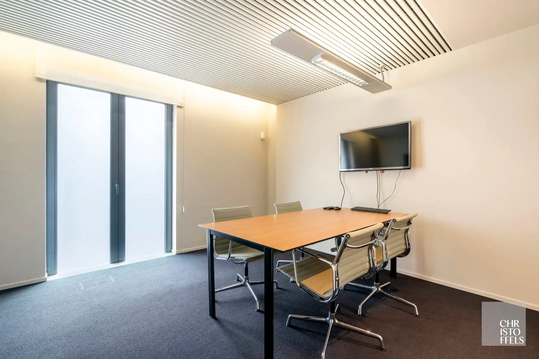 Kantoorruimte (209m²) op toplocatie in Lanaken!  foto 9