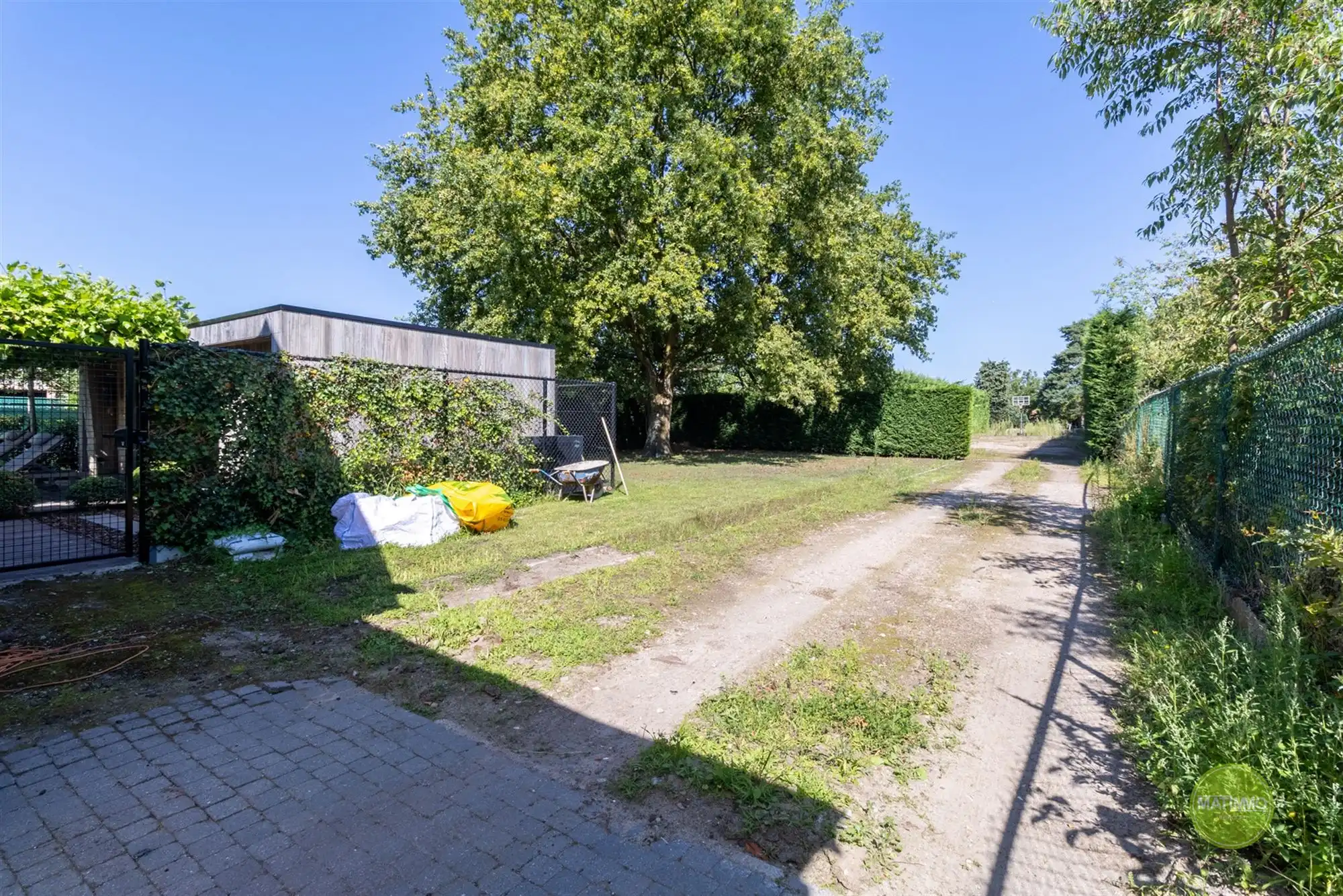 Instapklare gezinswoning met magazijn, zwembad en poolhouse  foto 36