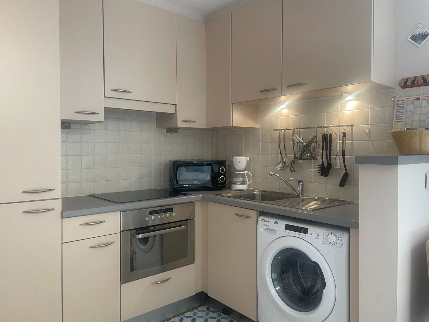 Gemeubelde studio met zonnebalkon en autostandplaats dichtbij foto 8