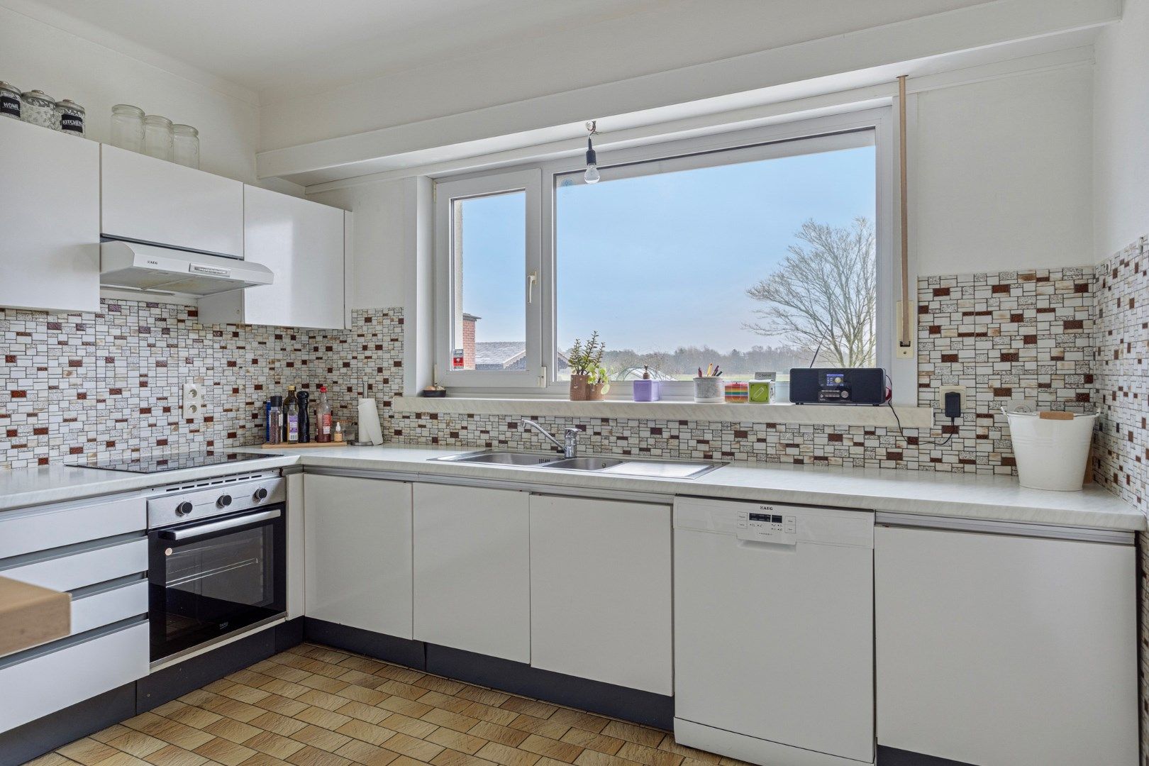 Laagbouwwoning met een bew opp van 194 m², 4 slpk's, op een schitterend perceel van 1807 m² foto 7