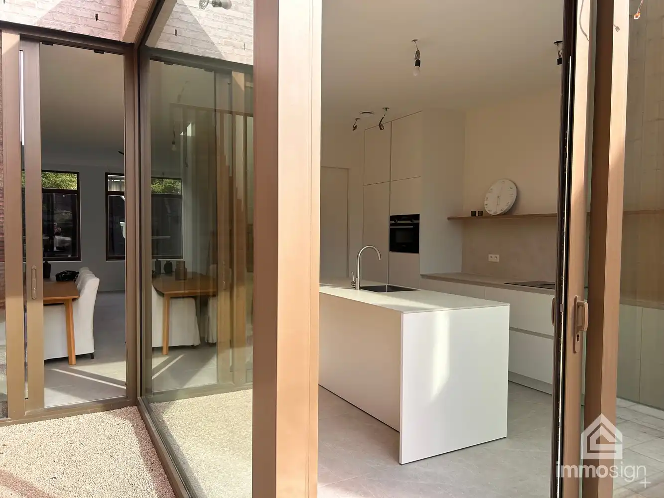 Volledig nieuwe stadswoning achter charmante gevel met stadstuin, 3 slaapkamers, 2 badkamers in Bree centrum! foto 6