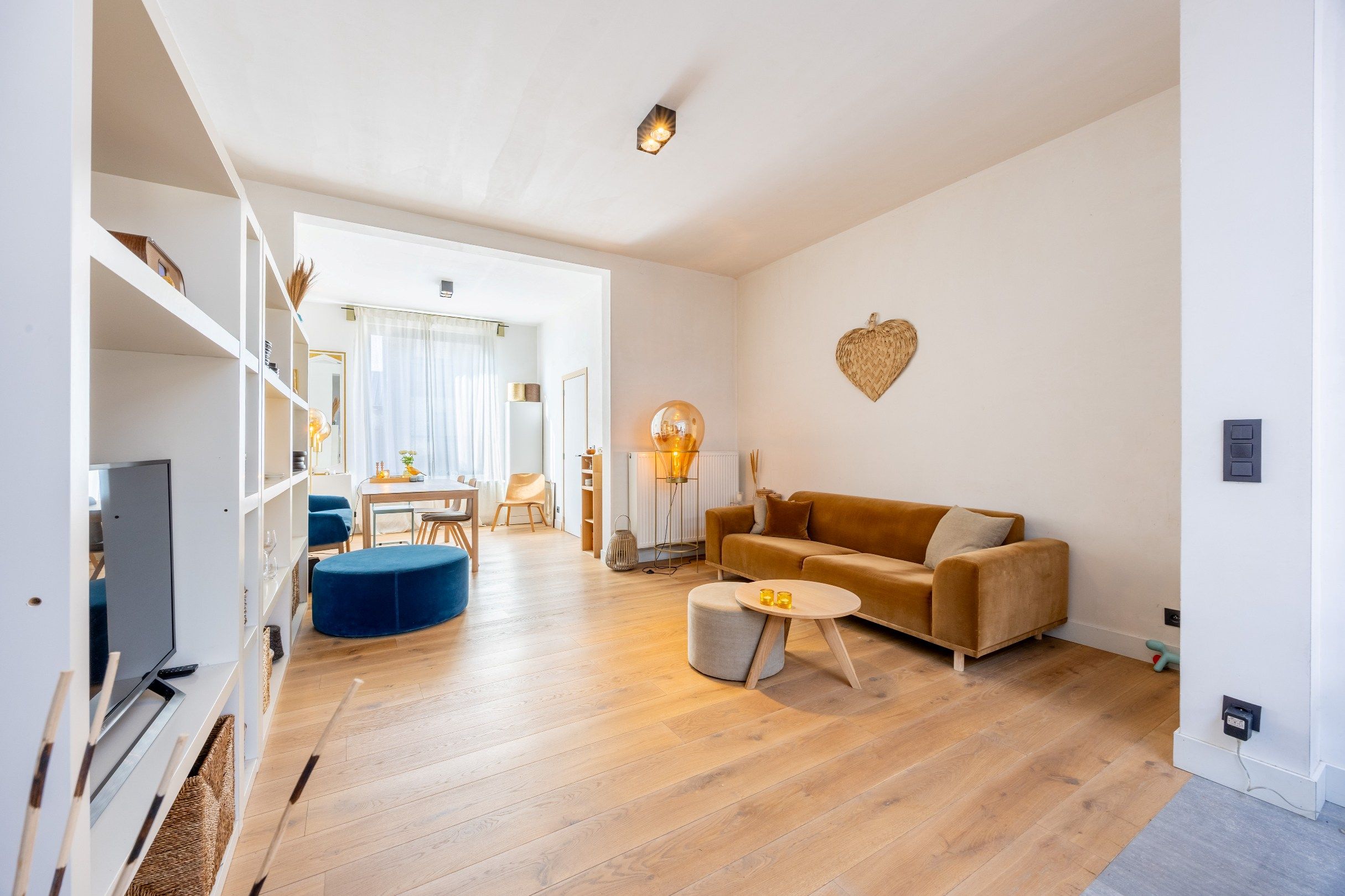 GERENOVEERDE WONING MET TUIN EN UITWEG foto 3