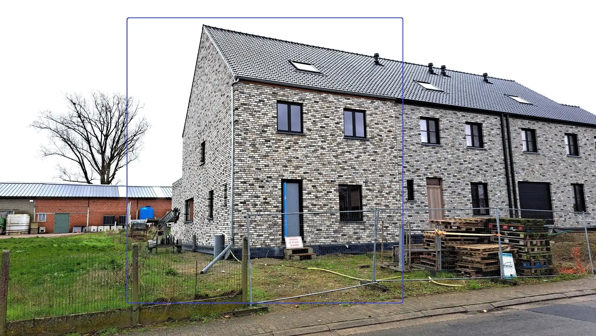 CASCO nieuwbouw met 4 slaapkamers, zolder en kelder foto {{pictureIndex}}