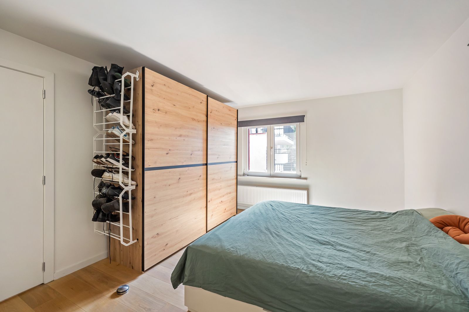 Trendy en ruim appartement met autostaanplaats en tuin in hartje Kapellen! foto 10