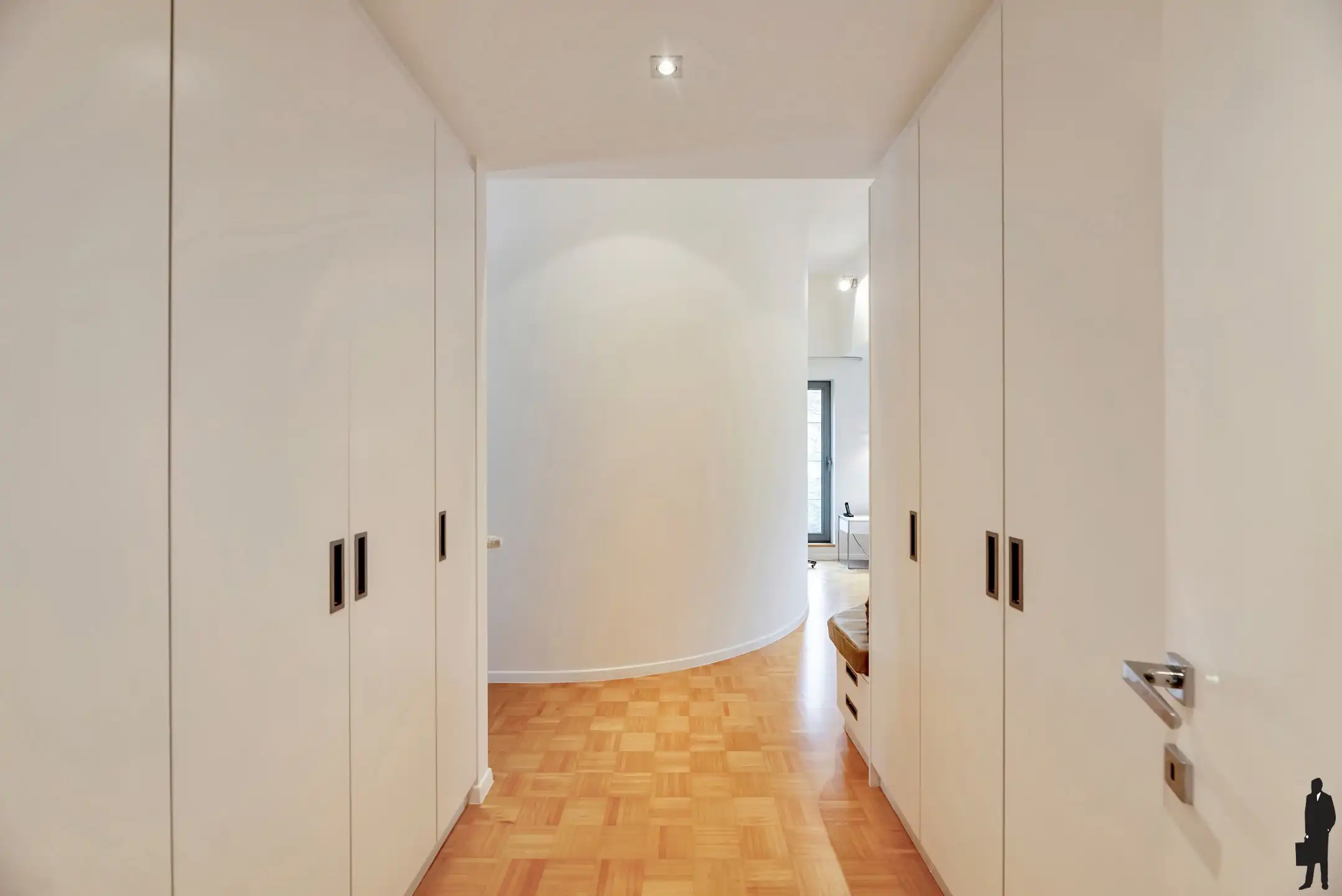 VILLA MET APARTE PRAKTIJK OF APART KANTOOR AAN HUIS (vrij beroep mogelijk!)  foto 13