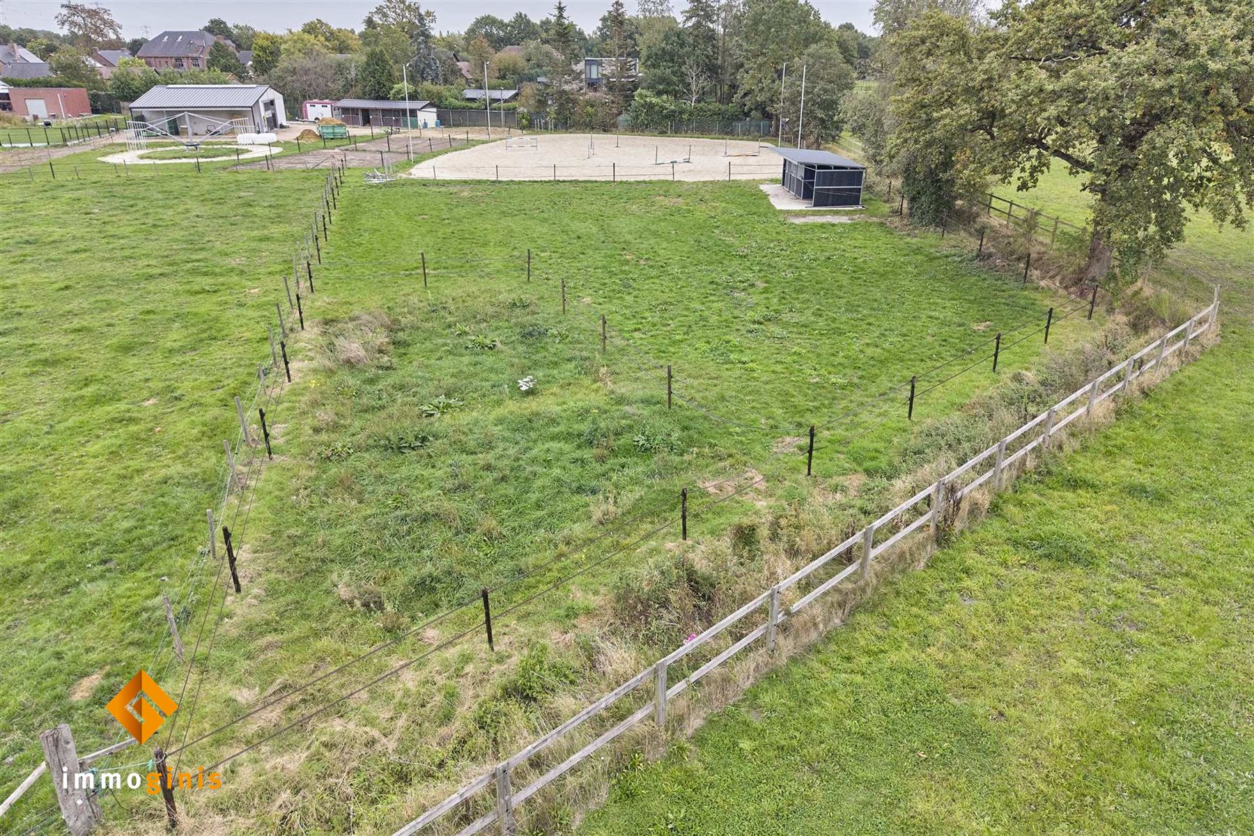 Ruime gerenoveerde woning met paardenfaciliteiten op een perceel van 71a44ca. foto 25