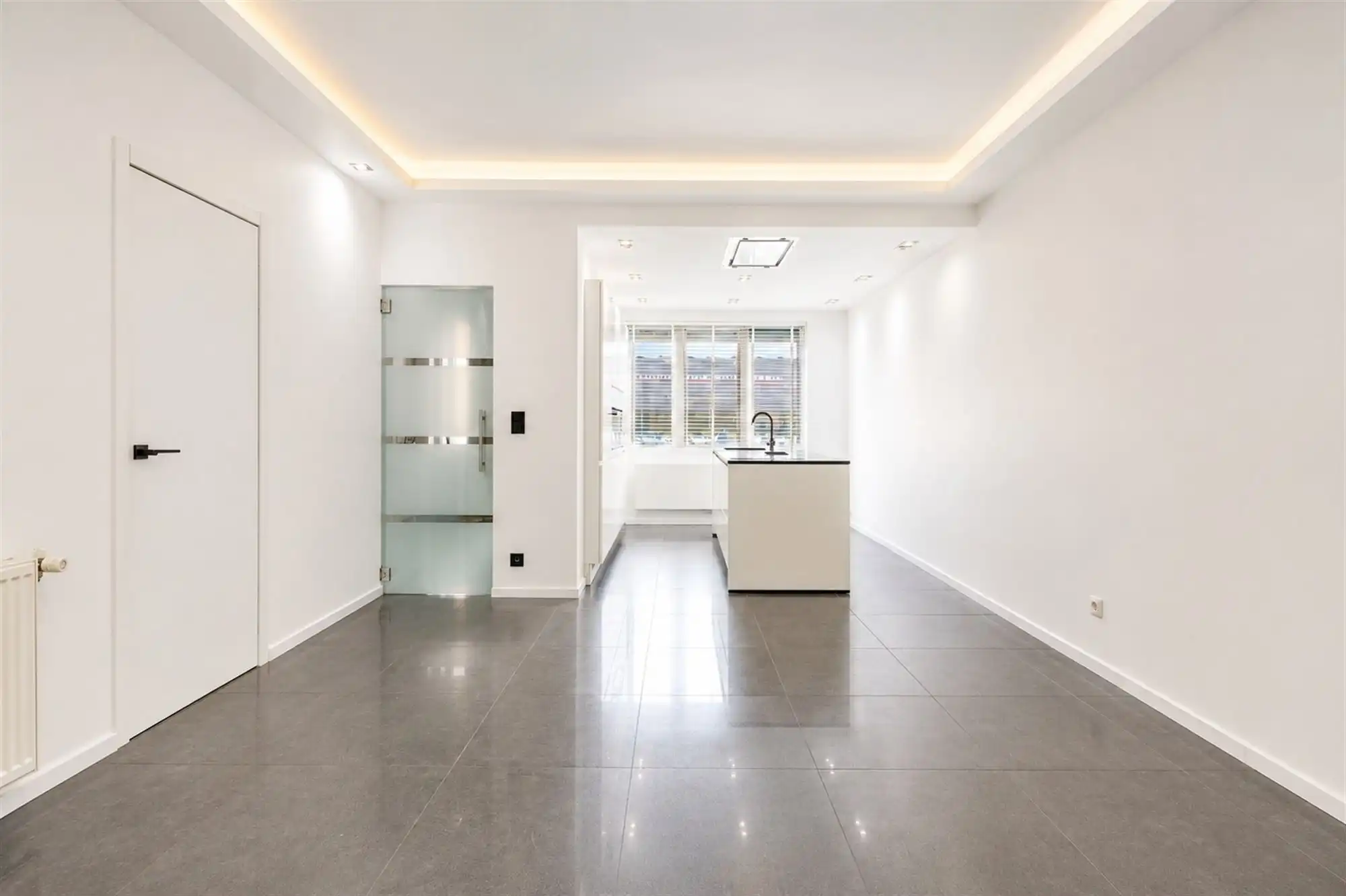 Instapklaar huis met grote tuin op centrale locatie in Borsbeek foto 14