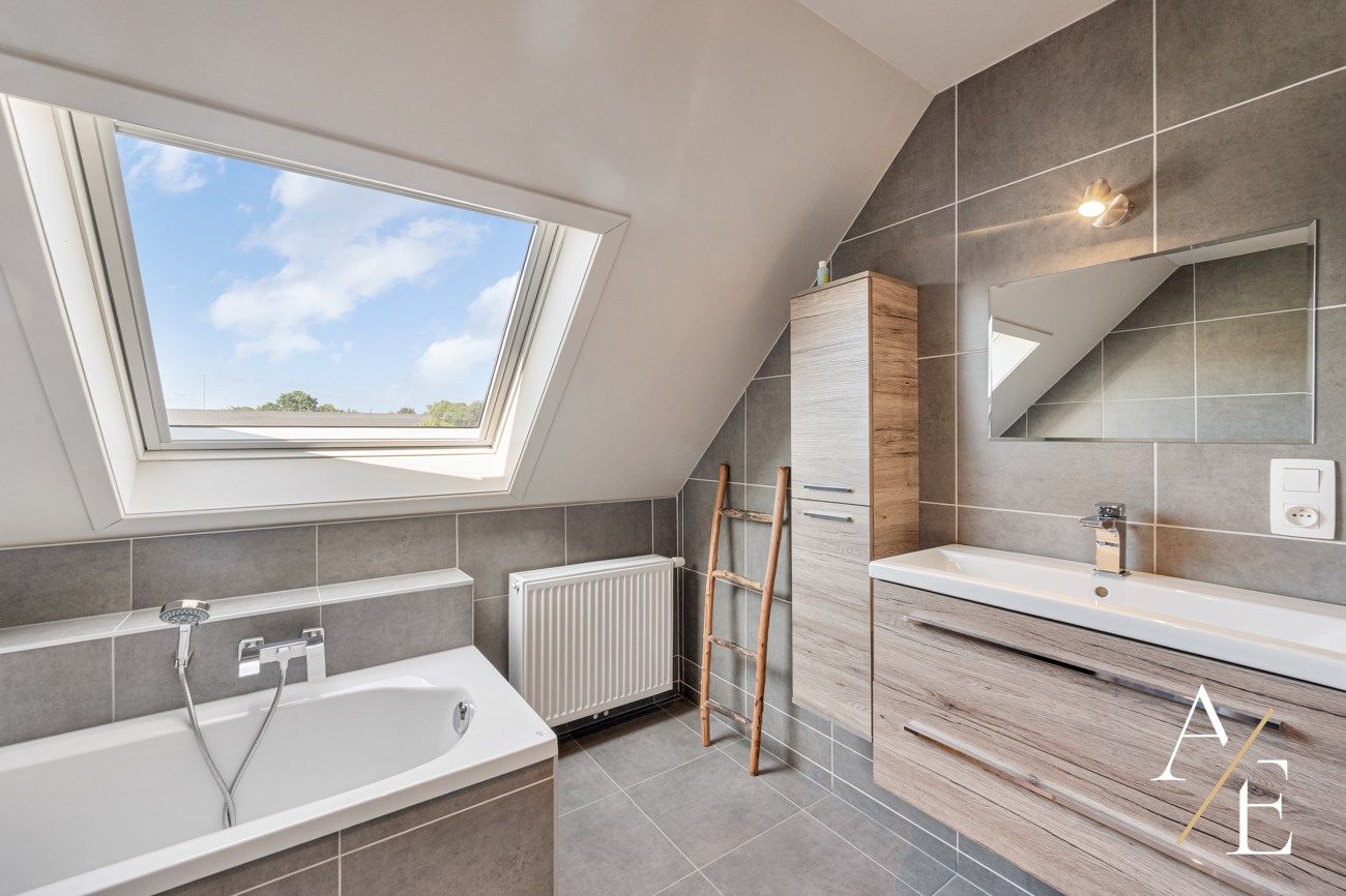 MELLE - Instapklare woning met gezellige tuin, terras en pergola in kindvriendelijke wijk foto 7