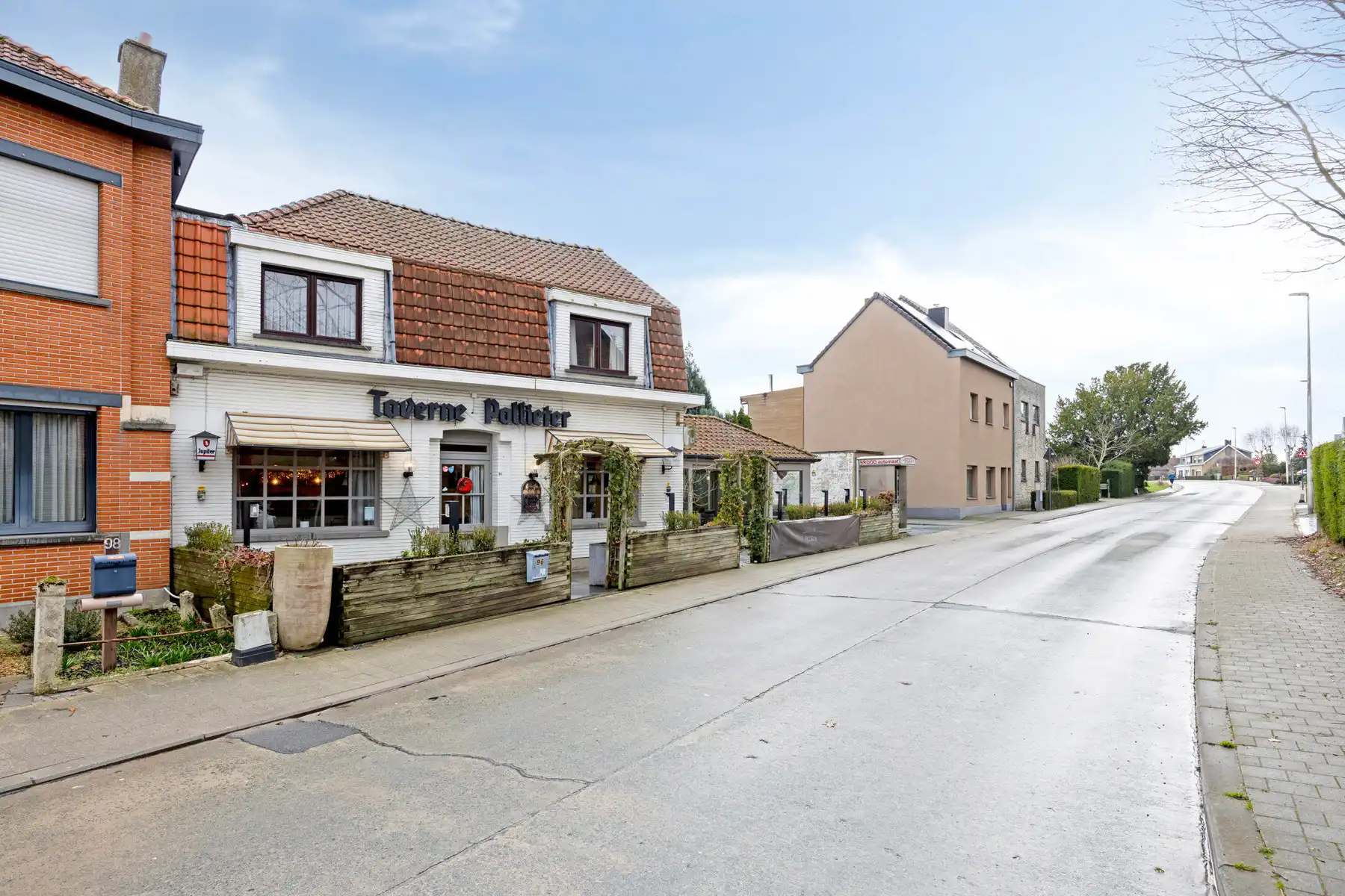 veelzijdig handelshuis met woonst en appartement foto 30