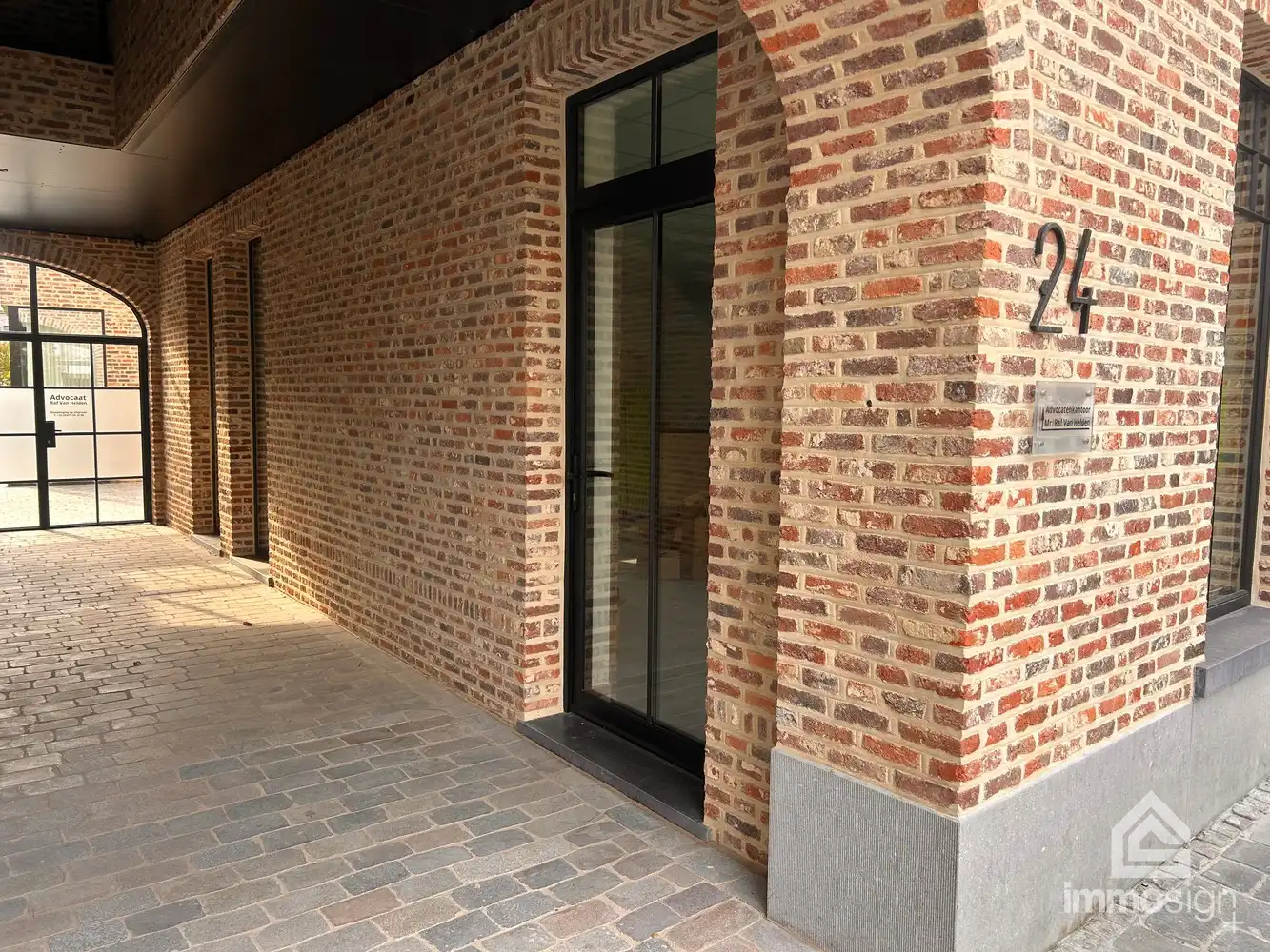 Gelijkvloers handelspand op toplocatie in het hart van Peer! foto 6