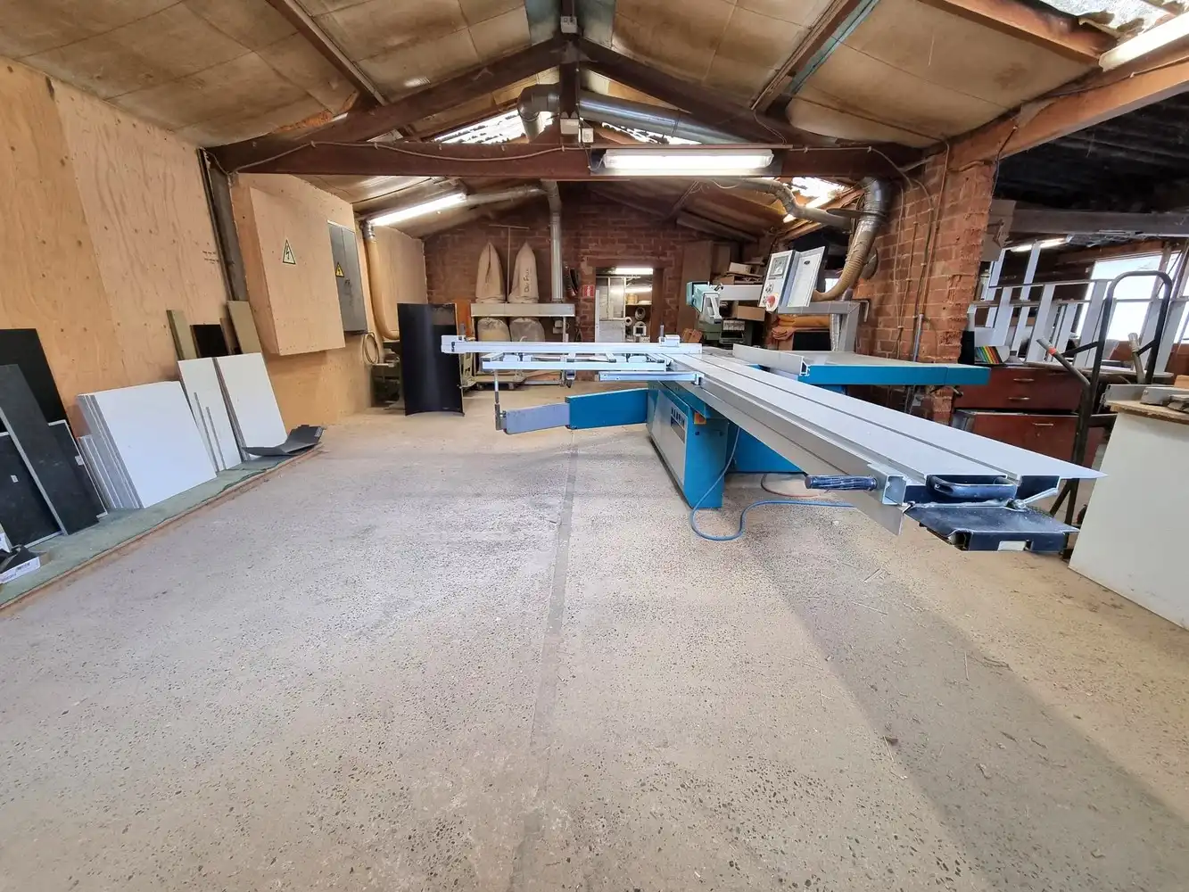 Woning met achterliggend magazijn op een totaal perceel van 19 are 58 ca. foto 18