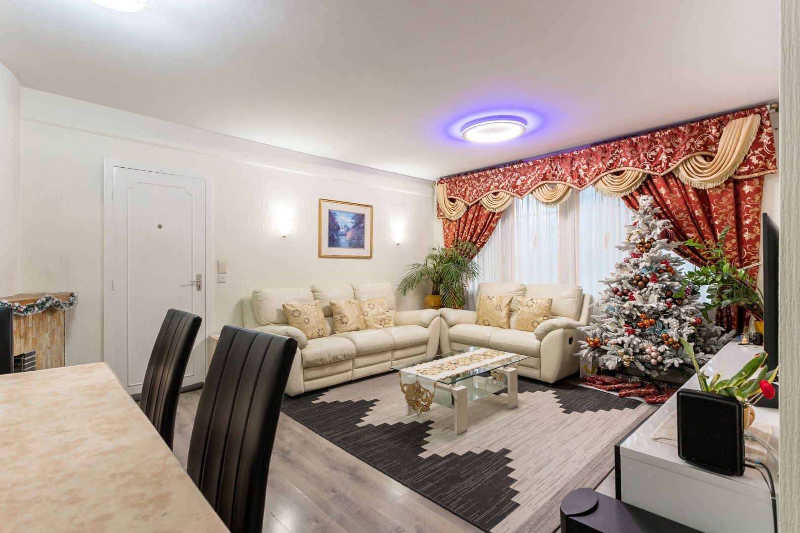 Appartement met 2 slaapkamers, ruim terras en berging foto 3