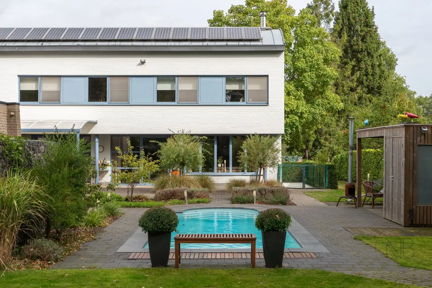 Moderne villa  met zwembad op toplocatie in Genk - instapklaar en future-proof foto {{pictureIndex}}