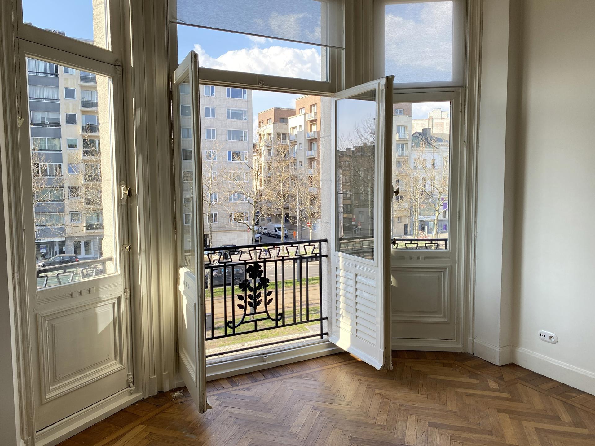 Authentiek appartement (ca 80m²) in Art Nouveau stijl. foto 3