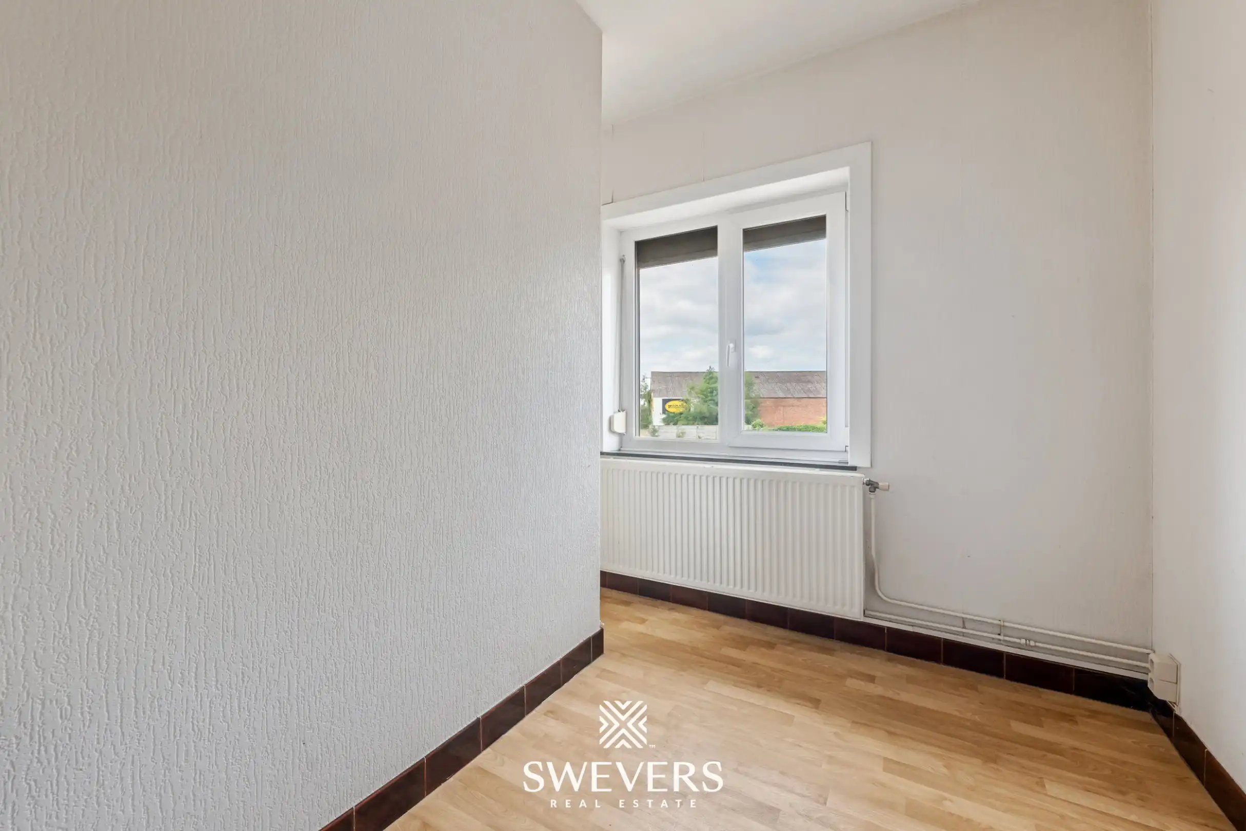 Te renoveren woning met 4 slaapkamers en 4 garages te Beringen foto 15