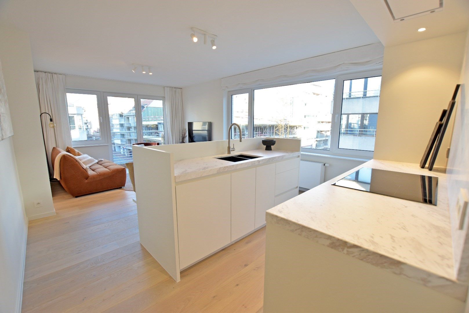 Gerenoveerd hoekappartement in hartje Knokke  foto {{pictureIndex}}