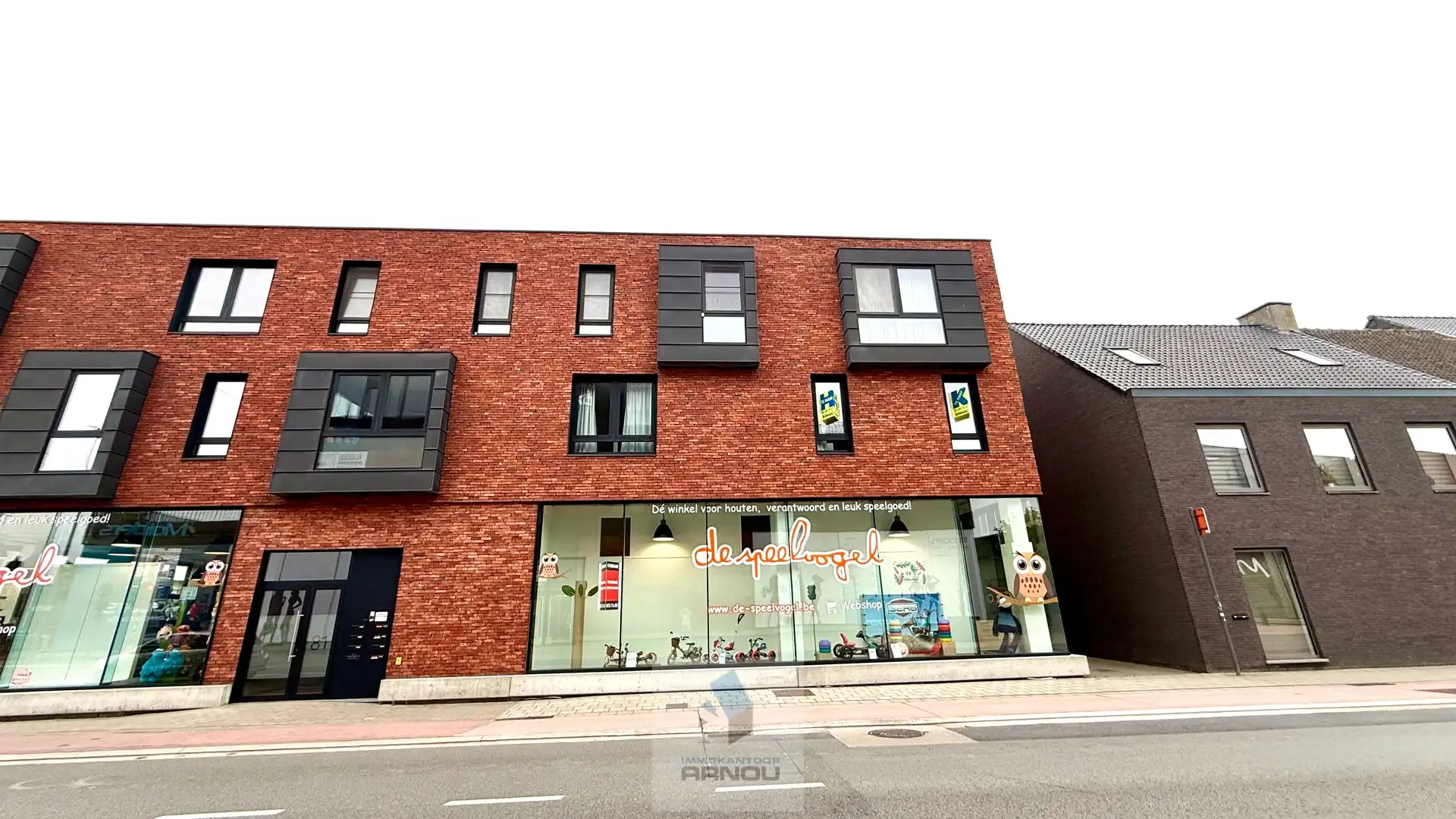 Stijlvolle en ruime loft met 2 slaapkamers, dressing, overdekt terras en 2 parkeerplaatsen foto 2