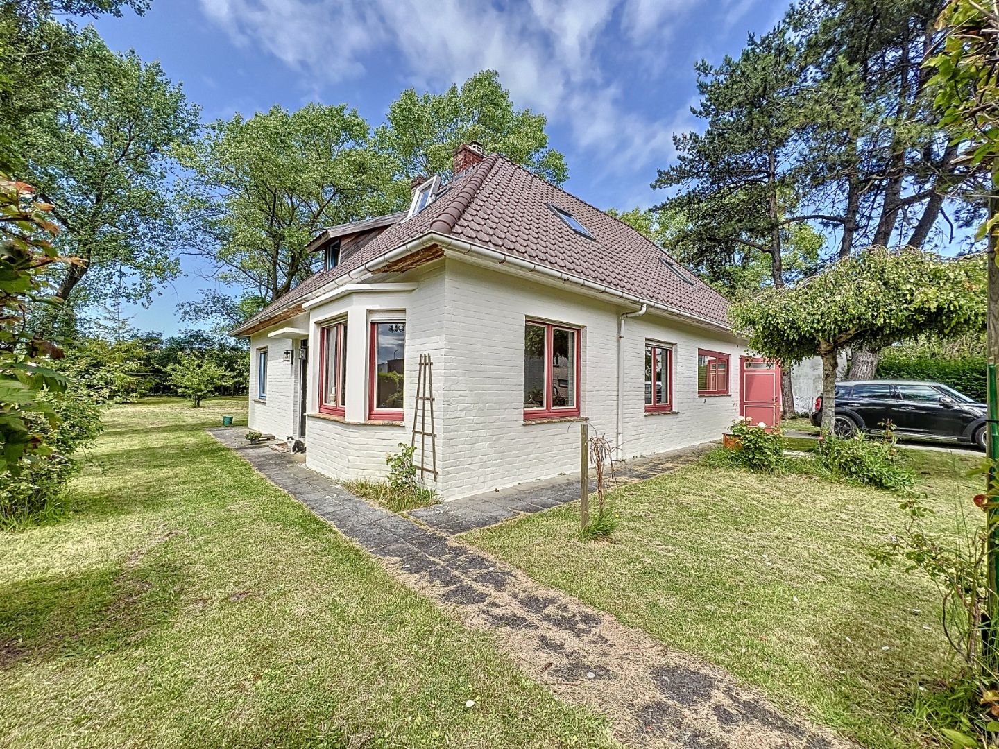 Op te knappen visserswoning aan de Simli-duinen te Nieuwpoort foto {{pictureIndex}}