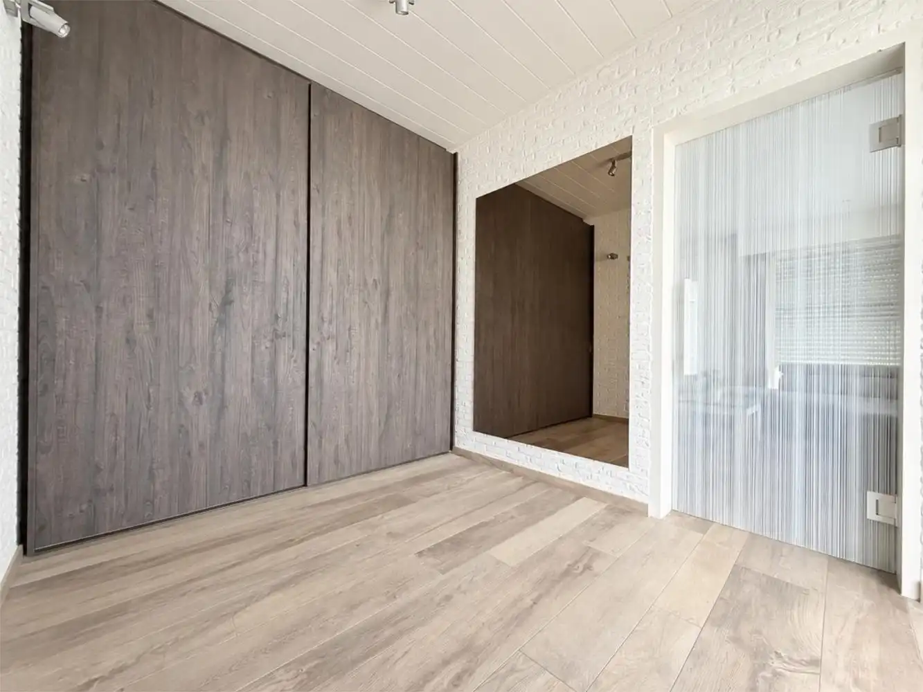 Alleenstaande woning met garage en carport foto 2
