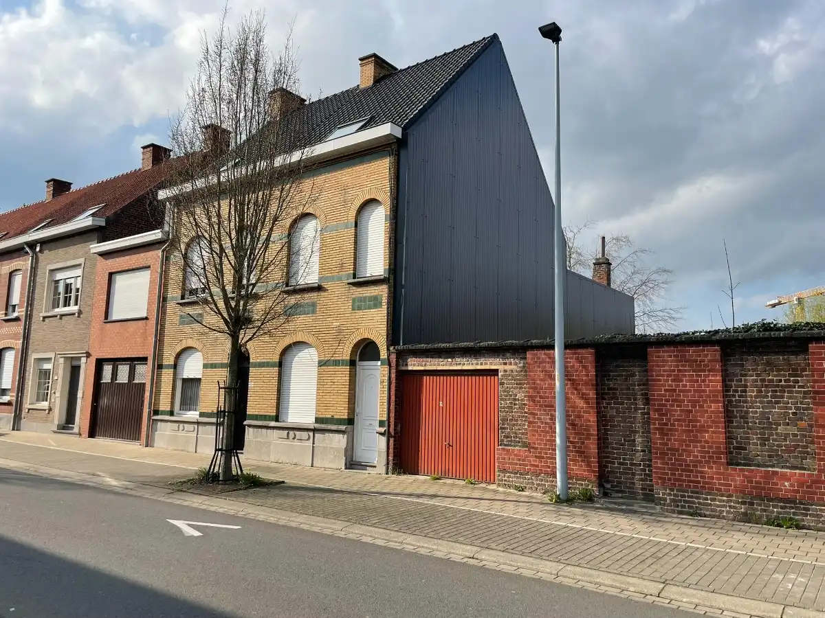 EENGEZINSWONING + GARAGE & TUIN foto 5