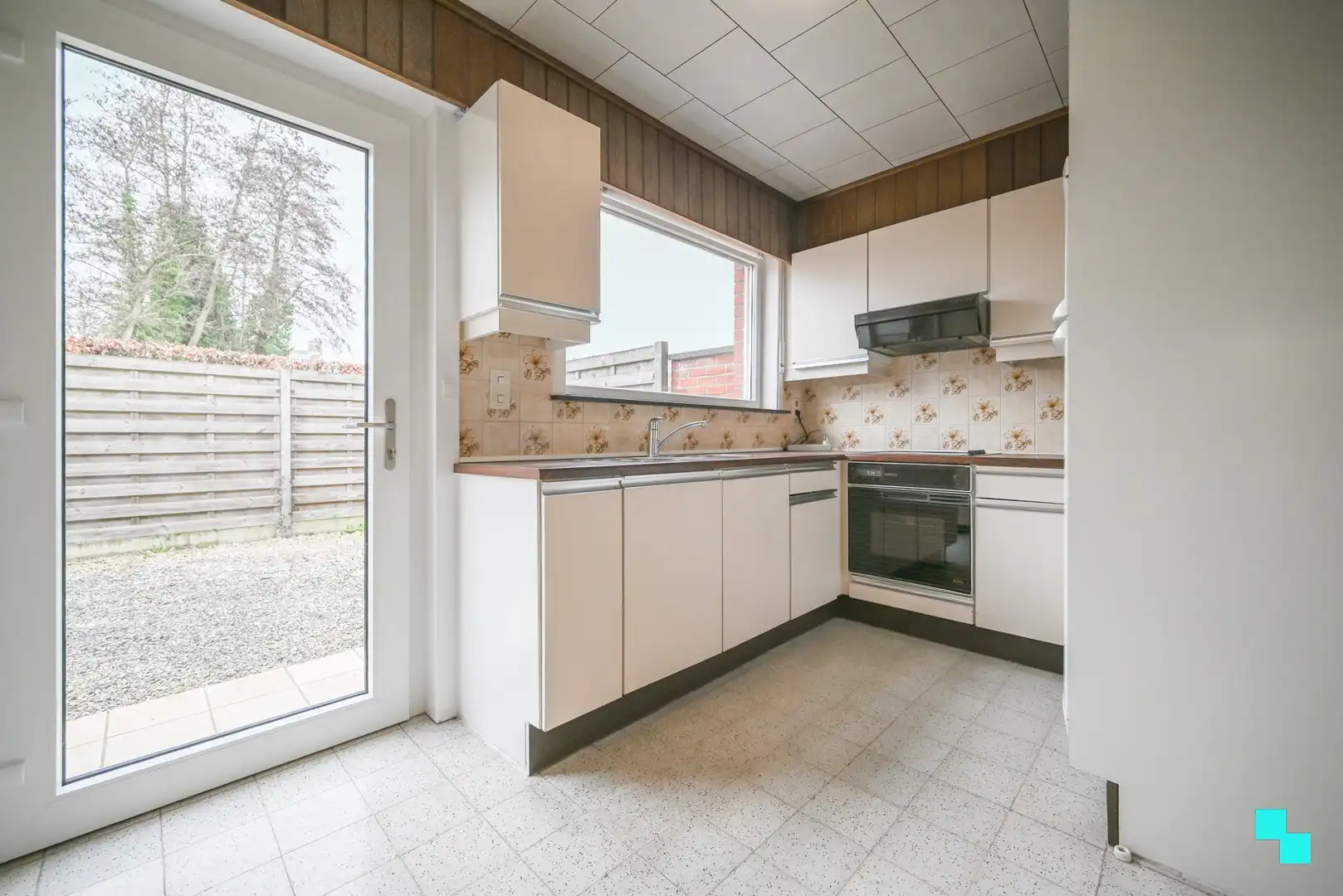 Ruime woonst met vier slaapkamers in het hartje van Kachtem foto 9