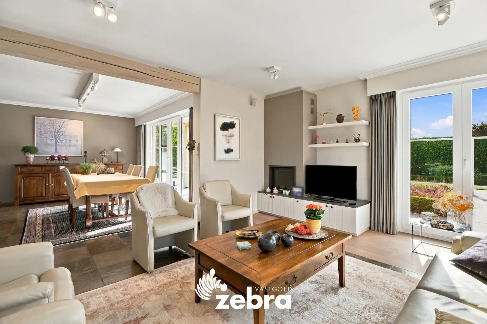 Instapklare open bebouwing met 4 slaapkamers, dubbele garage en prachtige tuin op een rustige ligging! foto 7