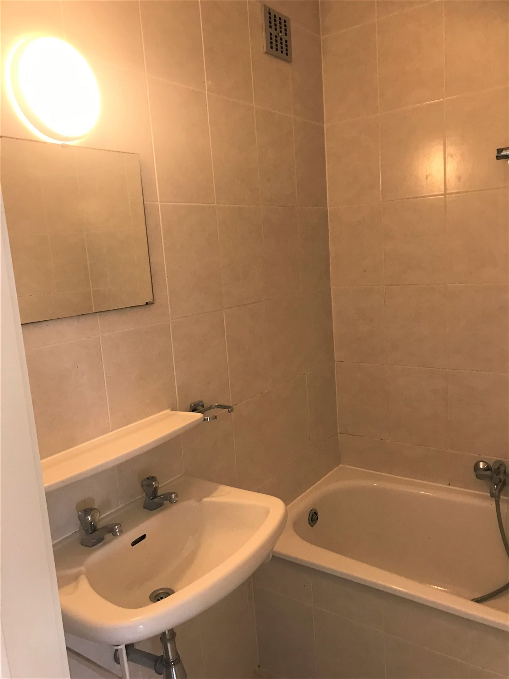 Ongemeubeld appartement met zeezicht foto 9