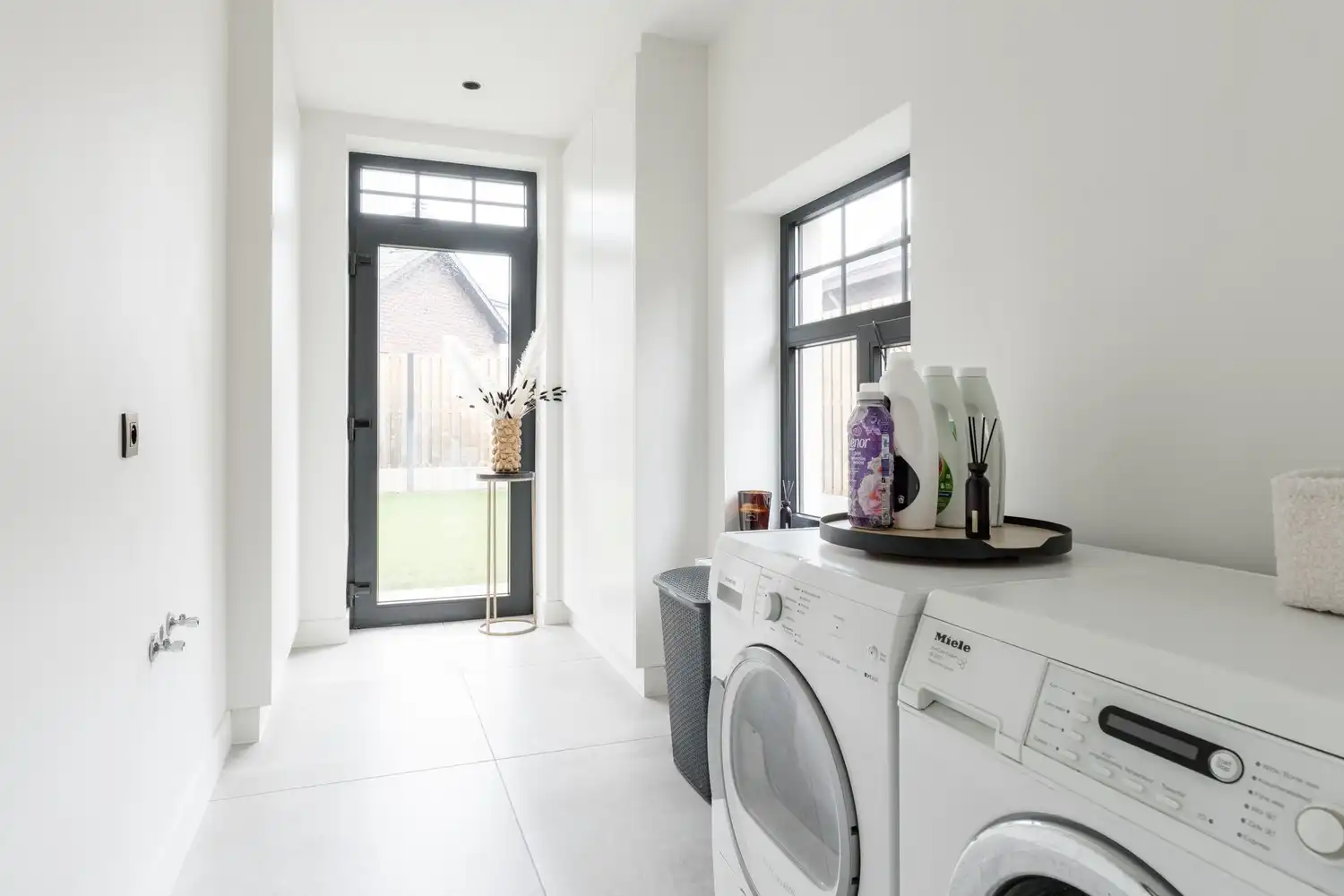 Prachtige villa te koop in Lommel - 4 slaapkamers, 2 badkamers, garage en ruime tuin op 566 m², volledig gerenoveerd in 2025! foto 10